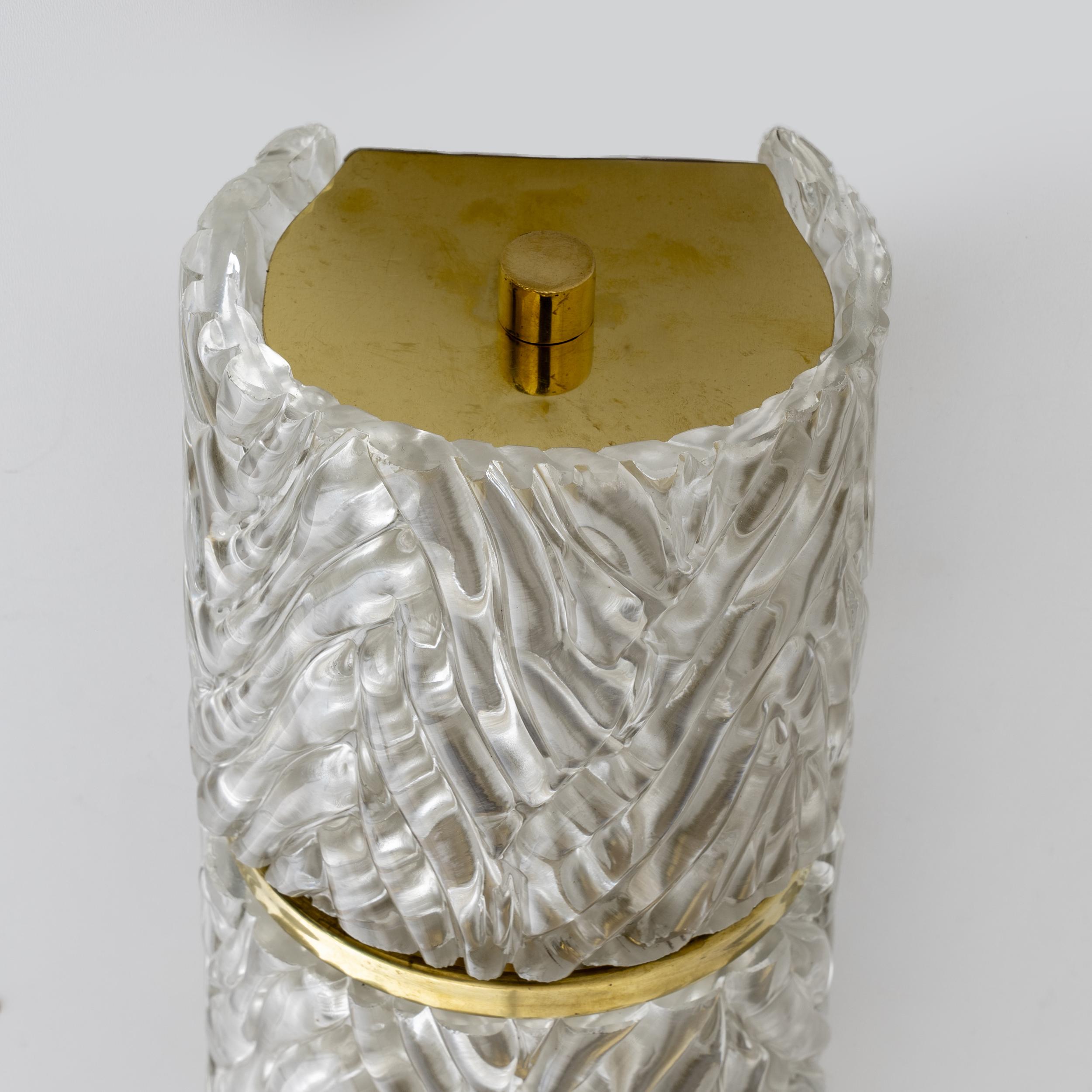 Coppia di moderne lampade da parete in ottone e vetro di Murano in vendita 2