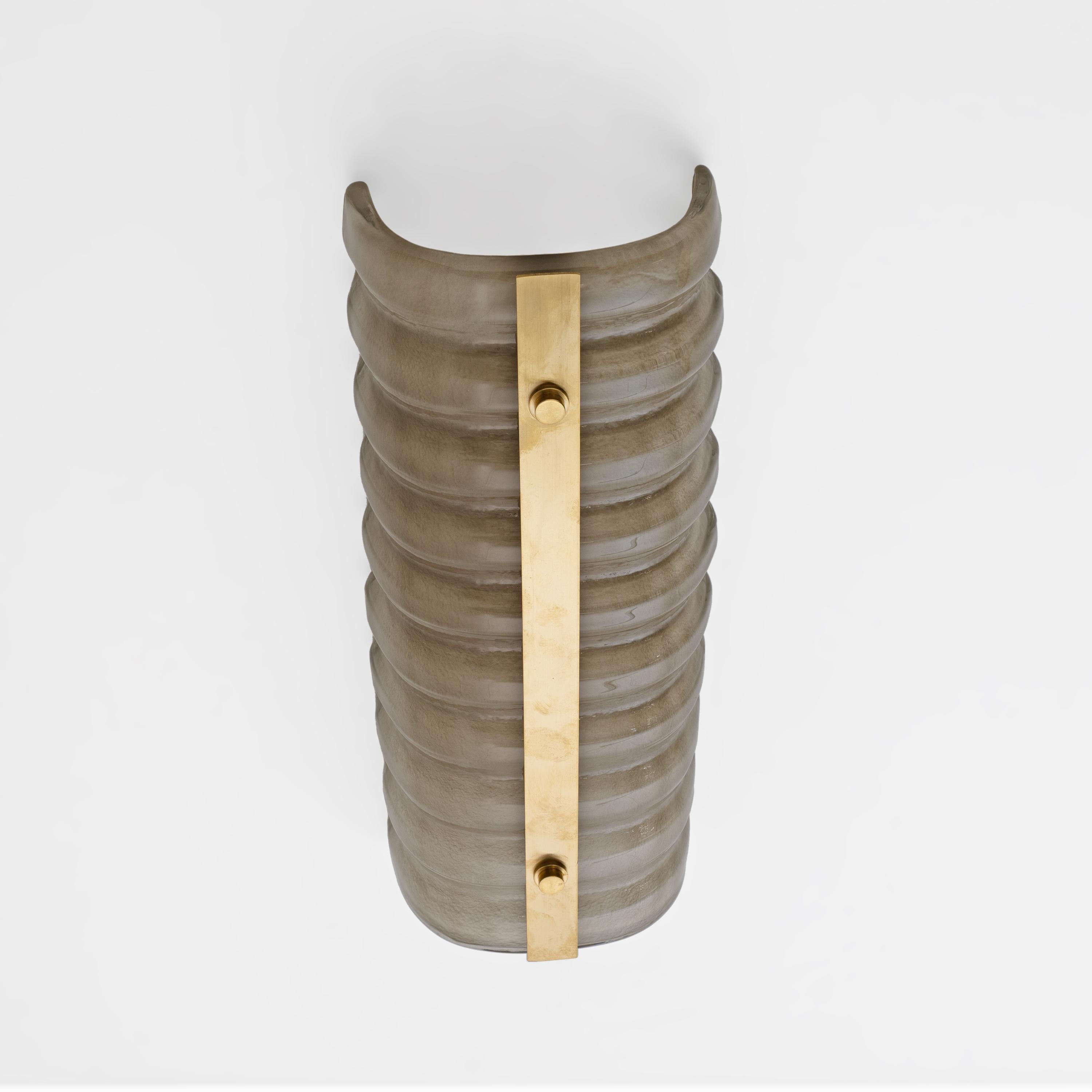 XXI secolo e contemporaneo Pair of Modern Italian Brass and Smoke Murano Glass Wall Sconces in vendita