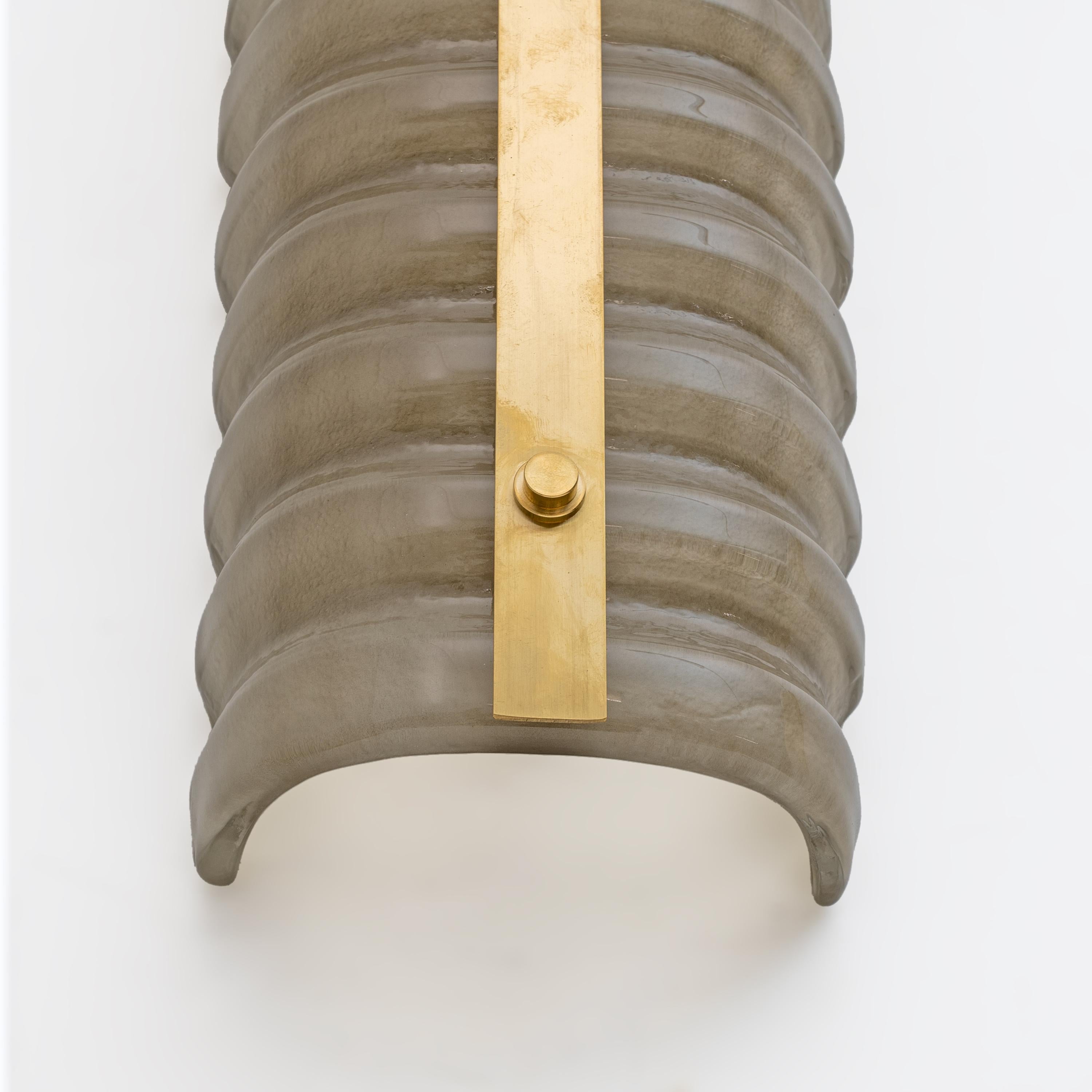 Ottone Pair of Modern Italian Brass and Smoke Murano Glass Wall Sconces in vendita