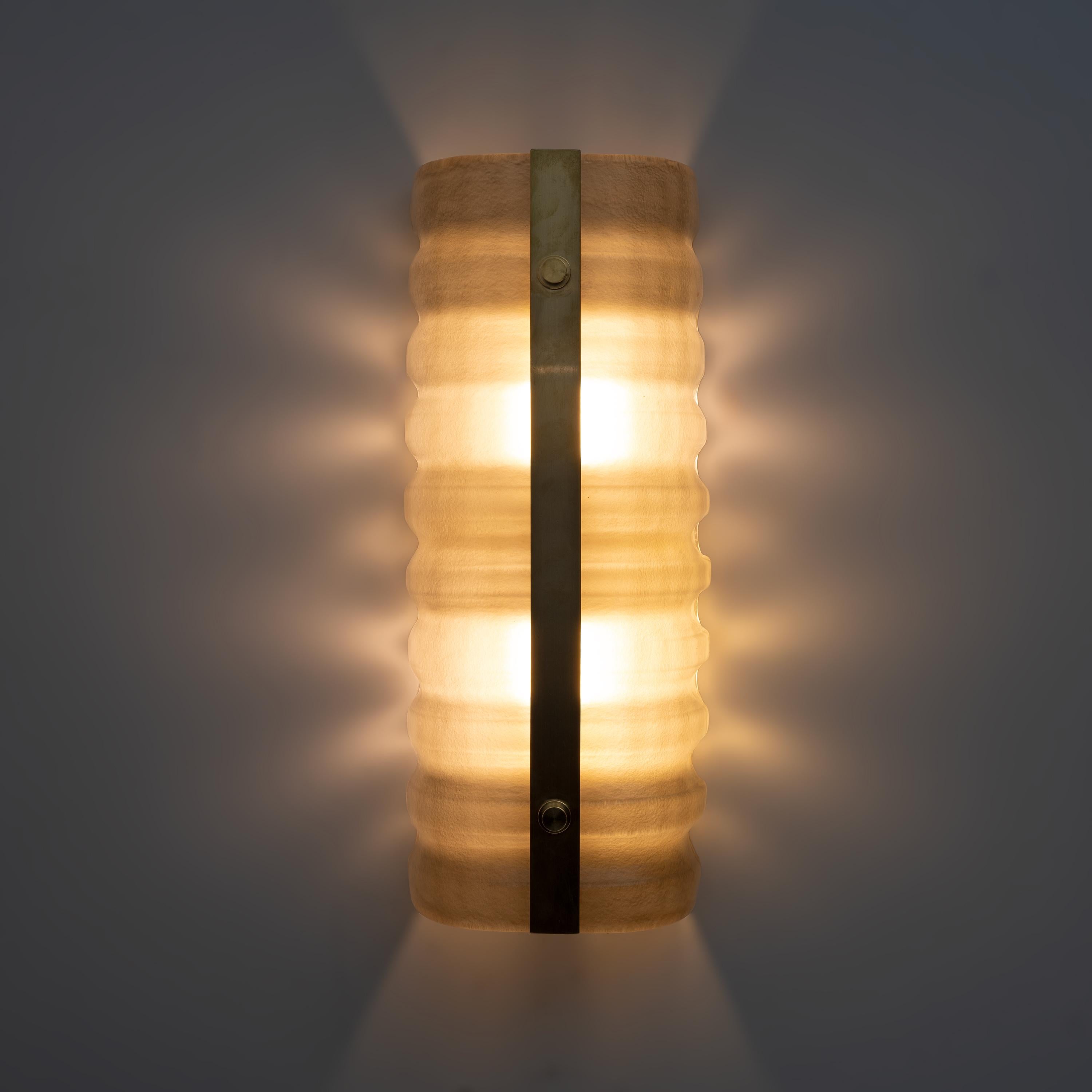 Pair of Modern Italian Brass and Smoke Murano Glass Wall Sconces in vendita 1
