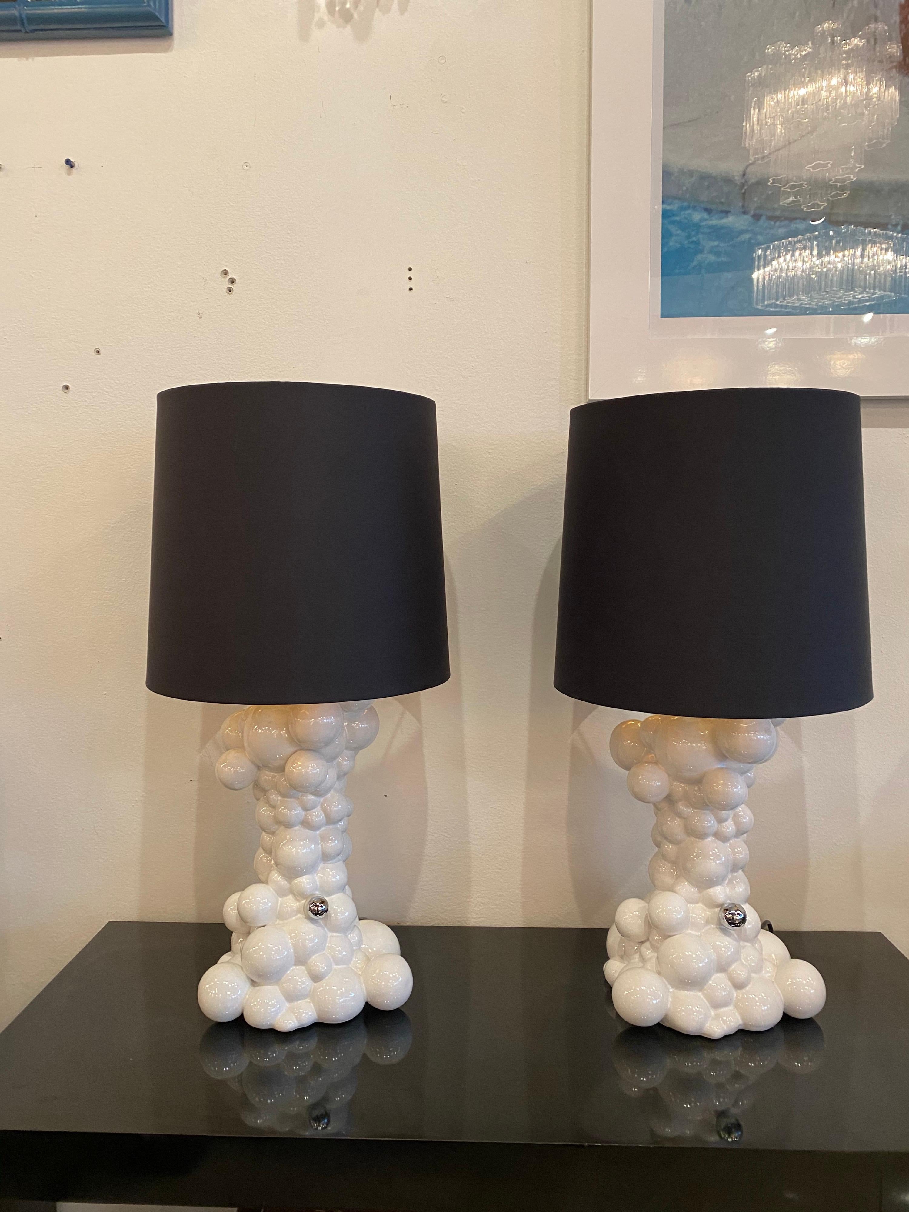 Hollywood Regency Pair of Vintage Ceramic White Modern Italian Bubble Ball Table Lamps For Sale