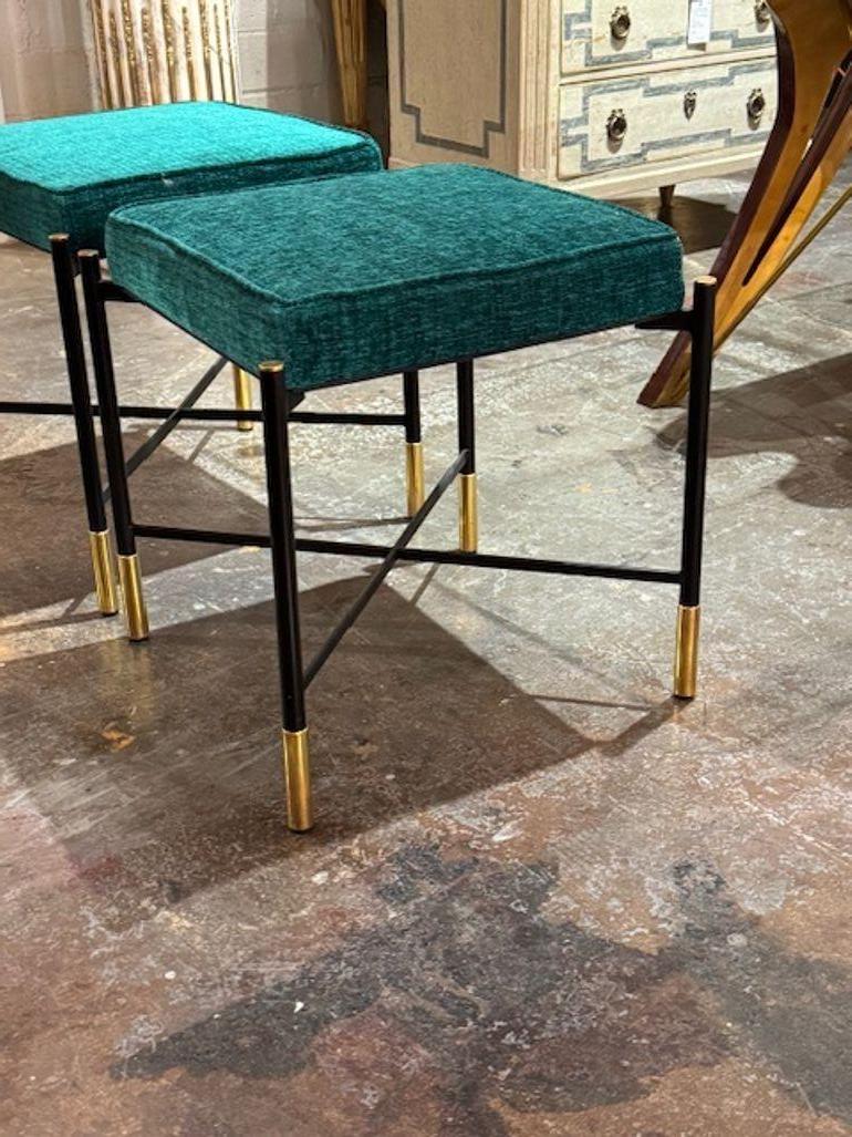 Paire de bancs en acier noir et laiton de design moderne italien en vente 2