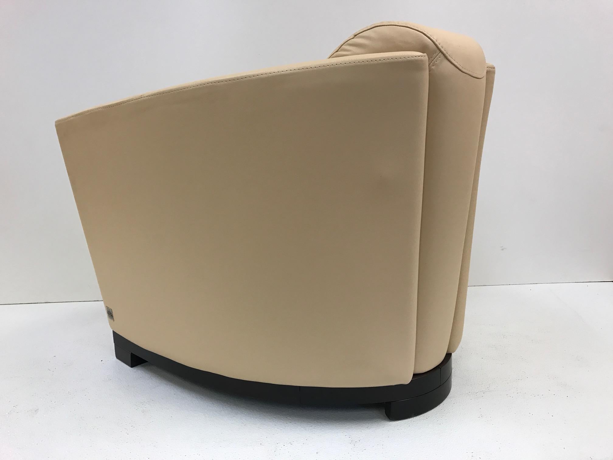 Pair of Modern Italian Leather Lounge Chairs For Sale 2