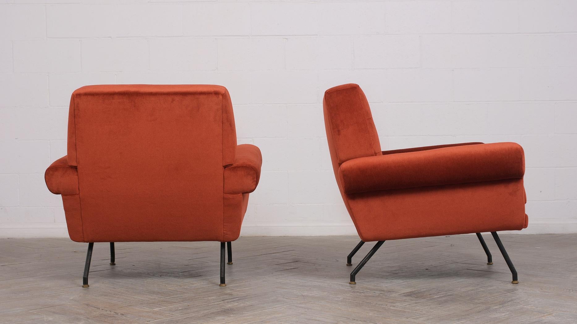Pair of Modern Italian Lounge Chairs In Good Condition In Los Angeles, CA