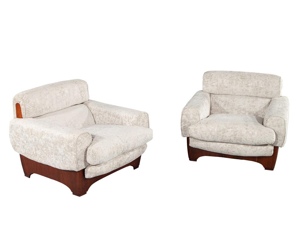 Pair of Modern Italian Lounge Chairs, Italy Circa 1970’s In Good Condition For Sale In North York, ON