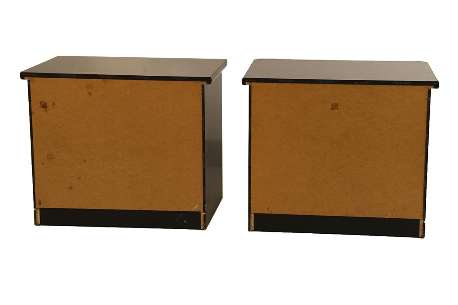 20th Century Pair of Modern Italian Mahogany Nightstands Tables For Sale