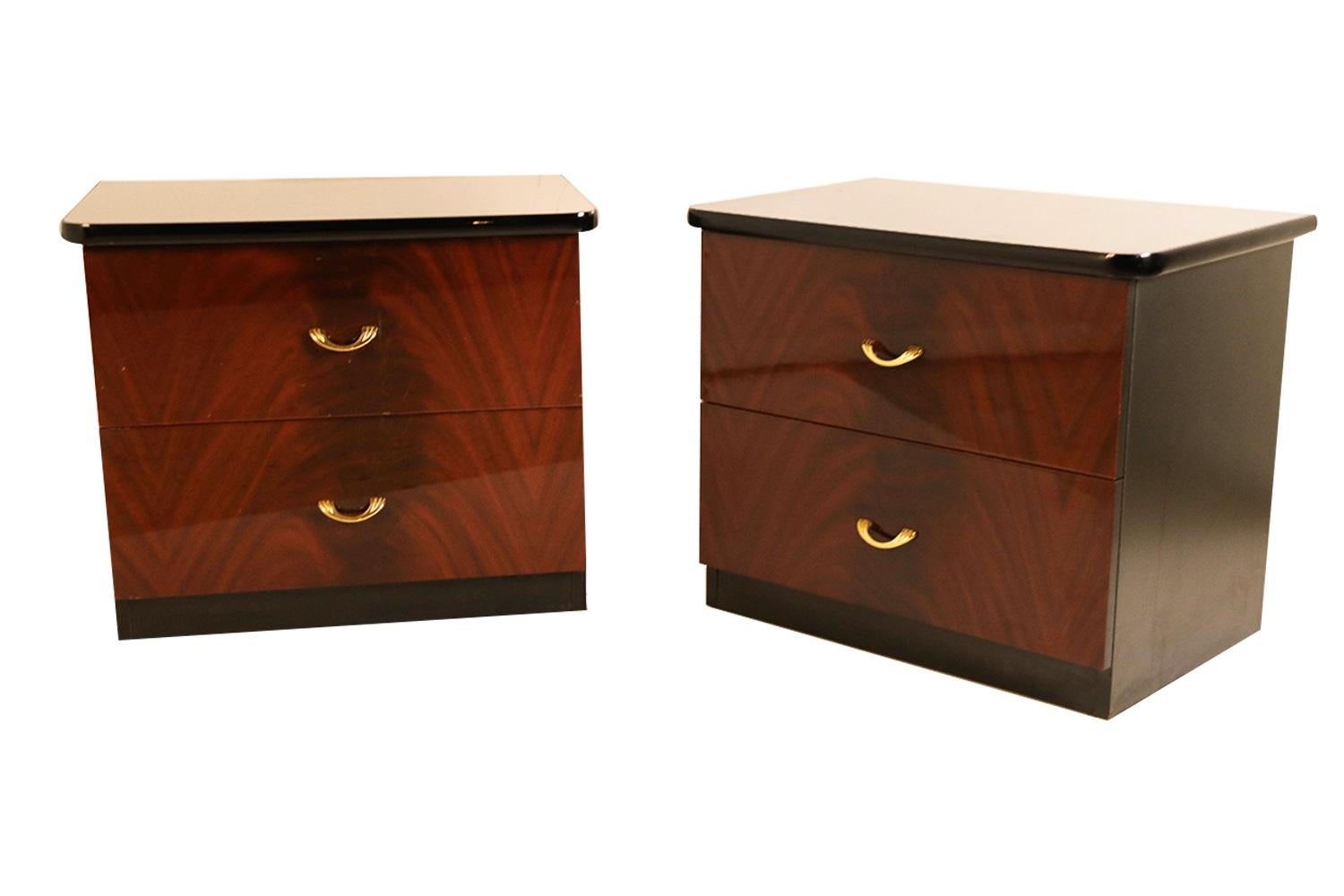Pair of Modern Italian Mahogany Nightstands Tables For Sale 2