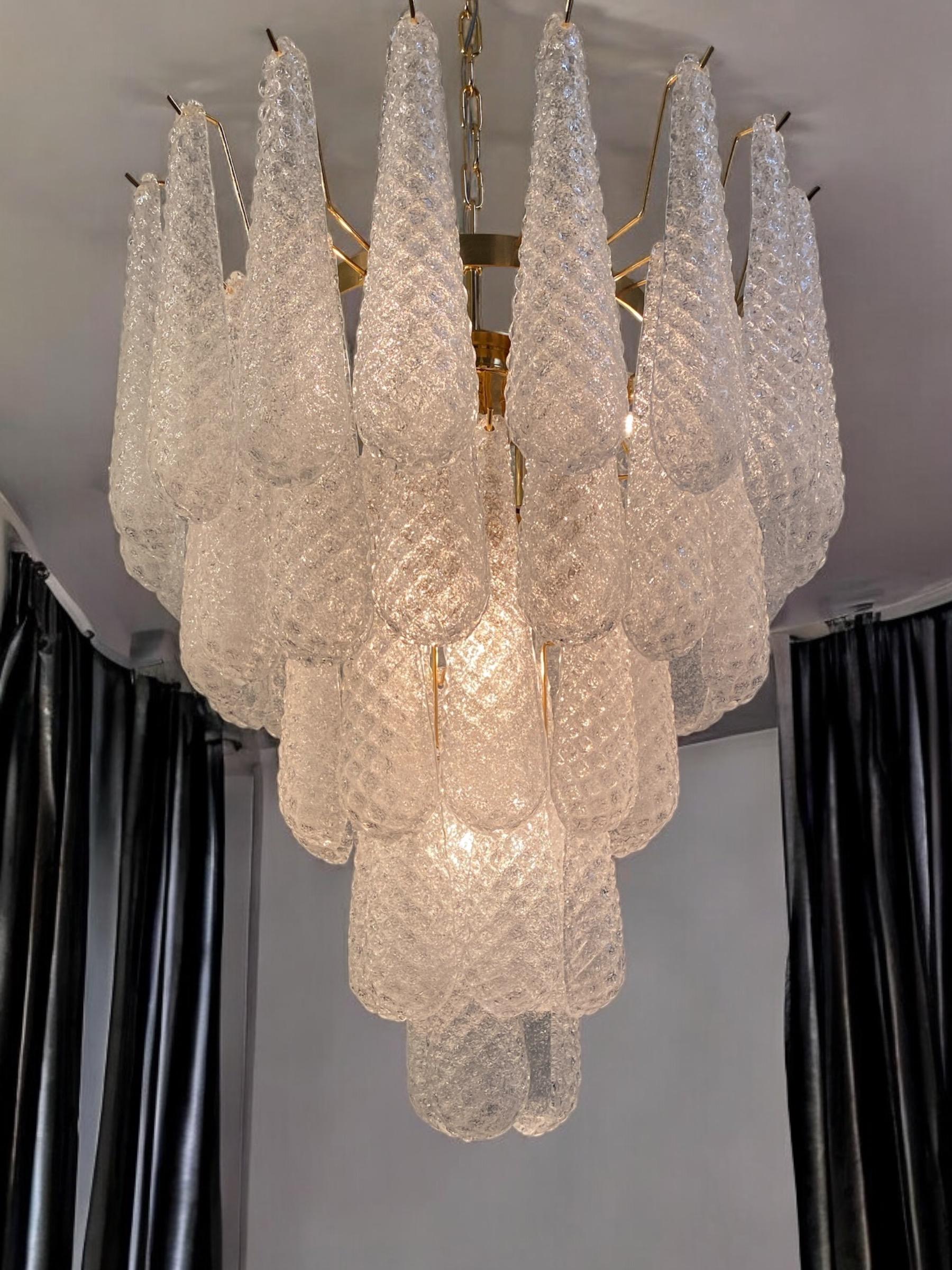 Pair of Modern Italian Murano Chandelier, 52 Glass Petals Drop, 1970s In Excellent Condition For Sale In Rome, IT