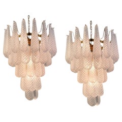 Paire de lustres italiens modernes de Murano, 52 pétales de verre pendants, 1970