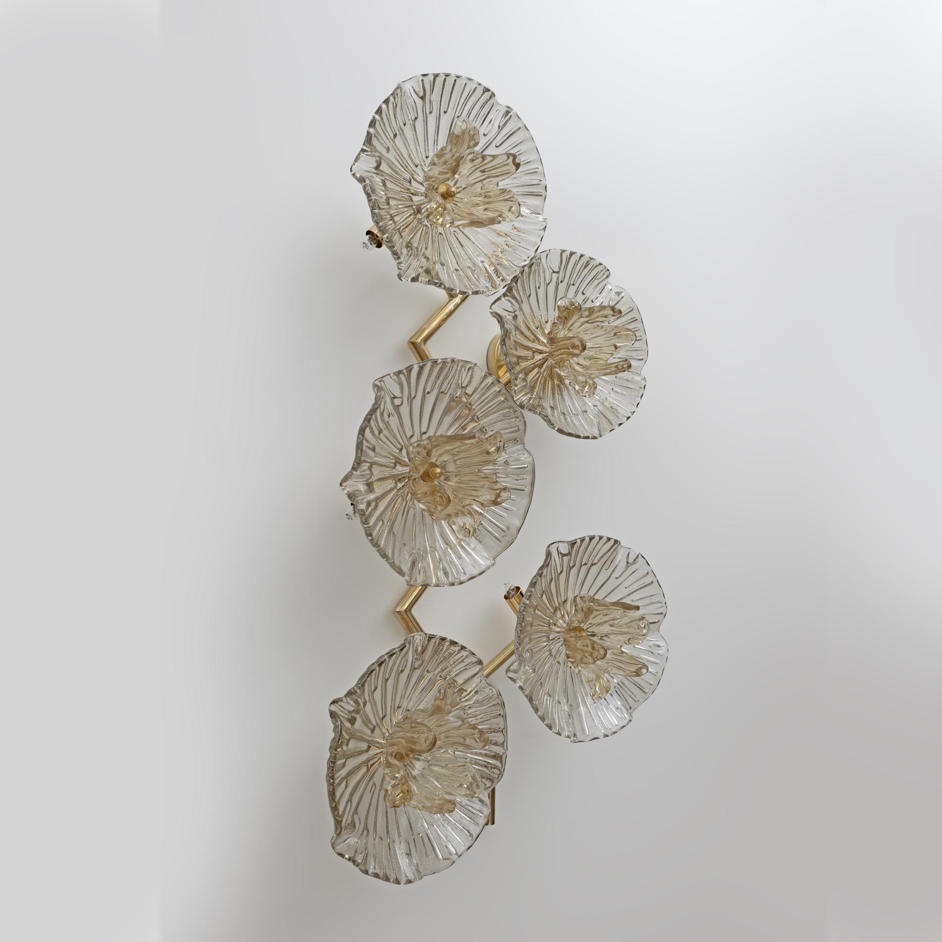 Pair of Modern Italian Murano Glass and Brass Flowers Wall Lamps For Sale 3