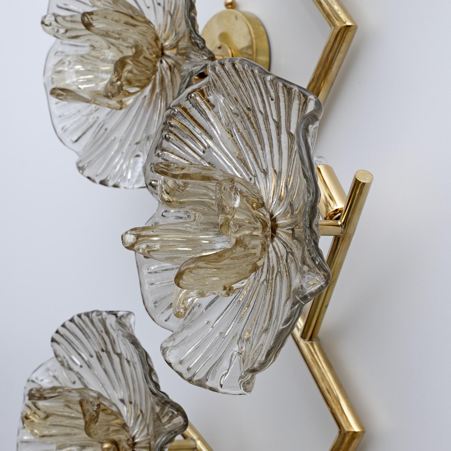 Pair of Modern Italian Murano Glass and Brass Flowers Wall Lamps For Sale 4