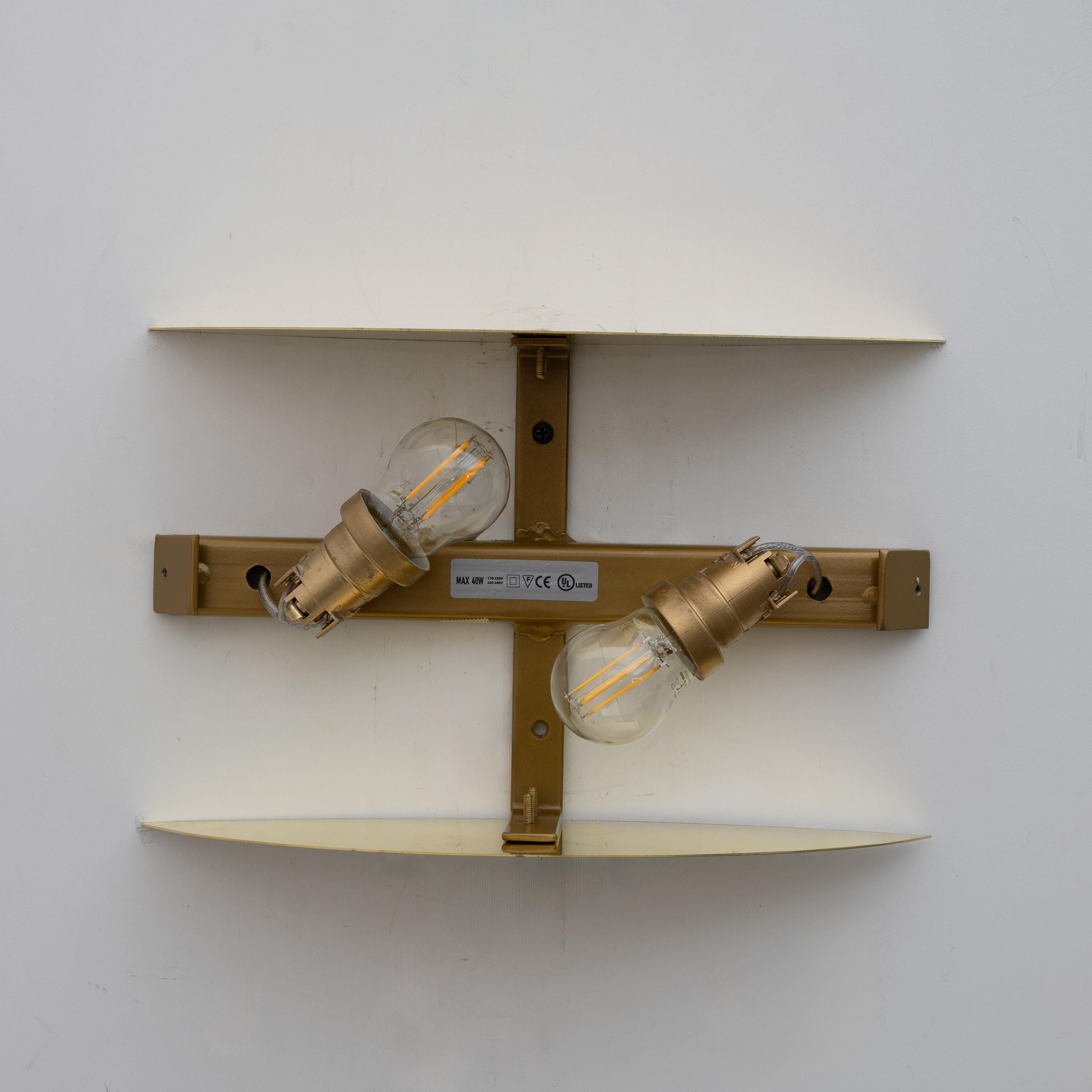 Pair of Modern Italian Murano Glass and Brass glacier Wall Sconces For Sale 5