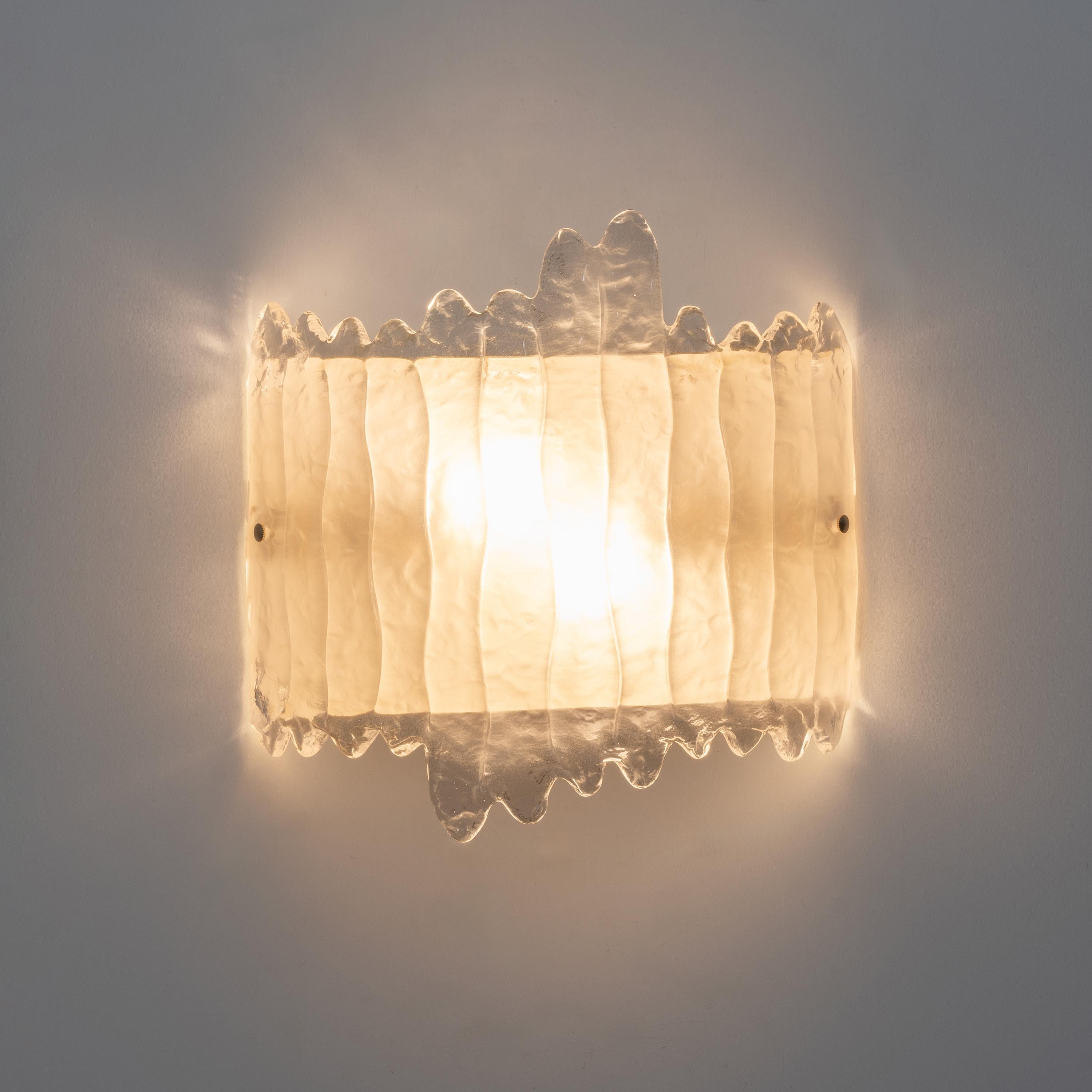 Pair of Modern Italian Murano Glass and Brass glacier Wall Sconces In Excellent Condition For Sale In Puglia, Puglia