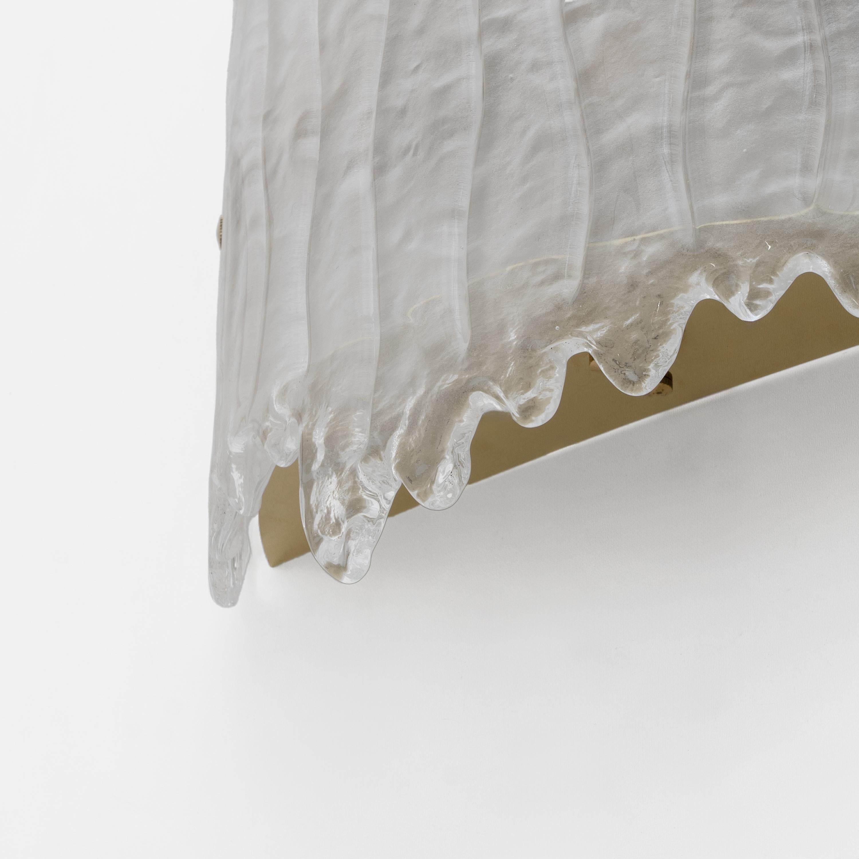 Pair of Modern Italian Murano Glass and Brass glacier Wall Sconces For Sale 3