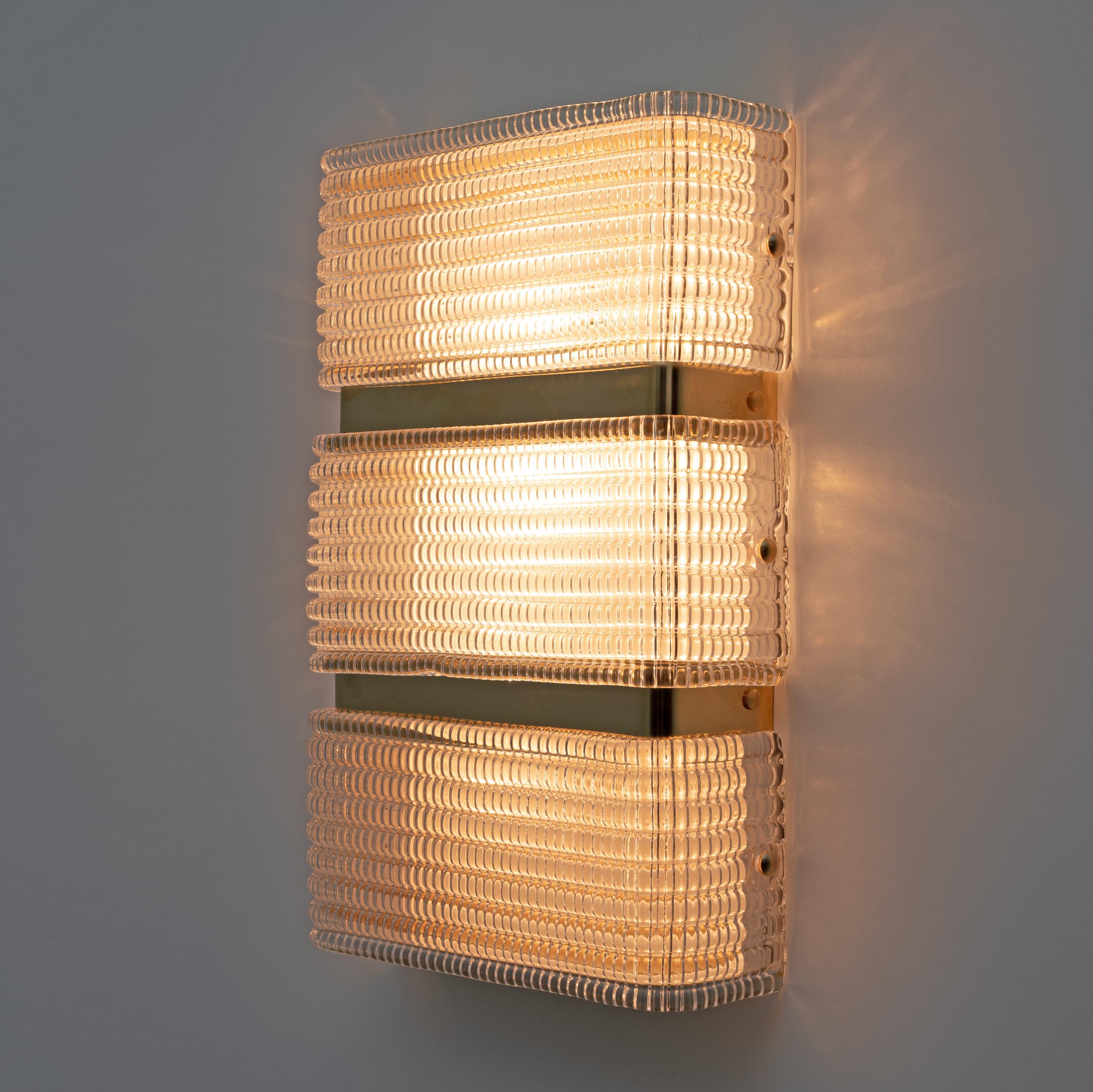 Pair of Modern Italian Murano Glass and Brass Sconces In Good Condition For Sale In Puglia, Puglia