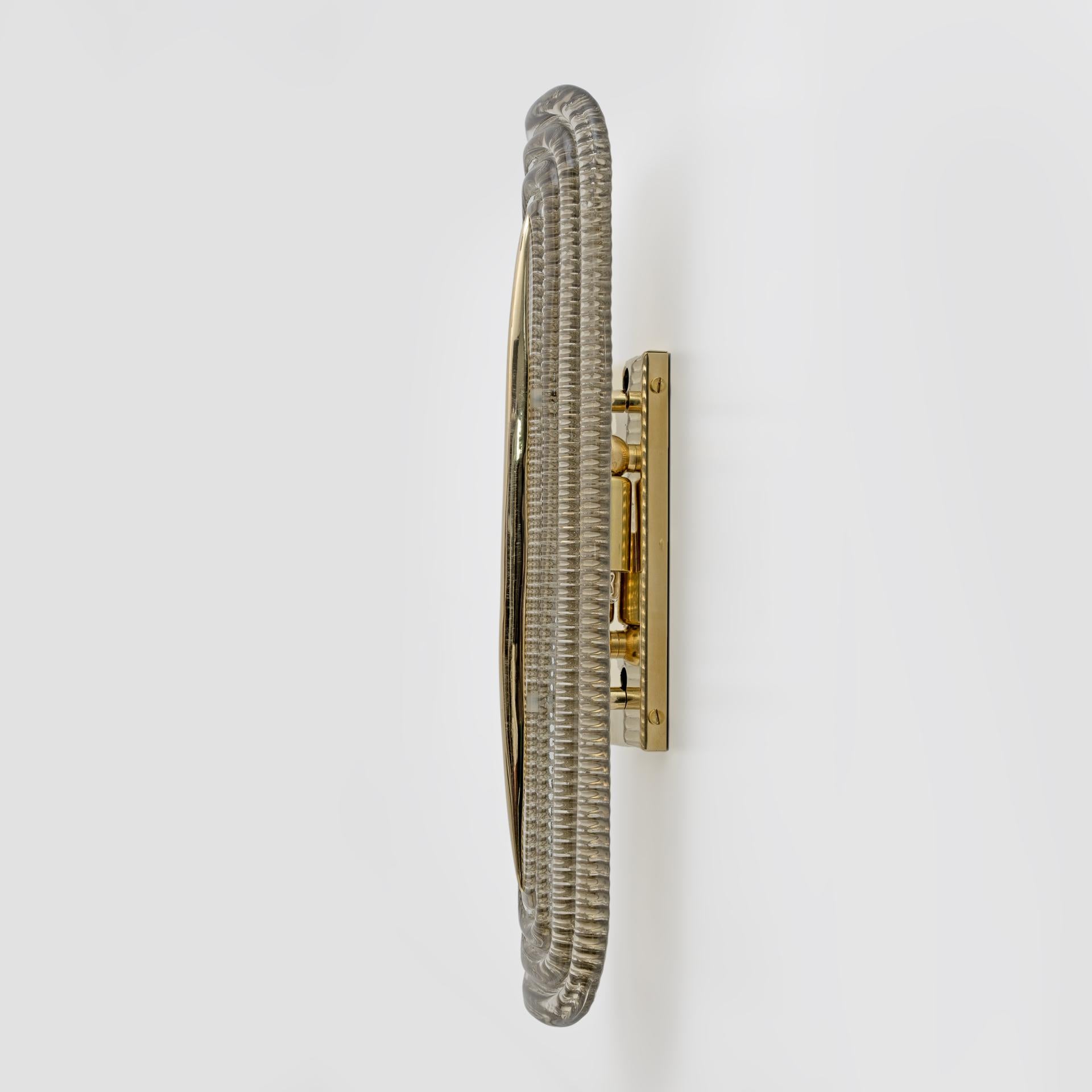 Ottone Pair of Modern Italian Murano Glass and Brass Sconces in vendita