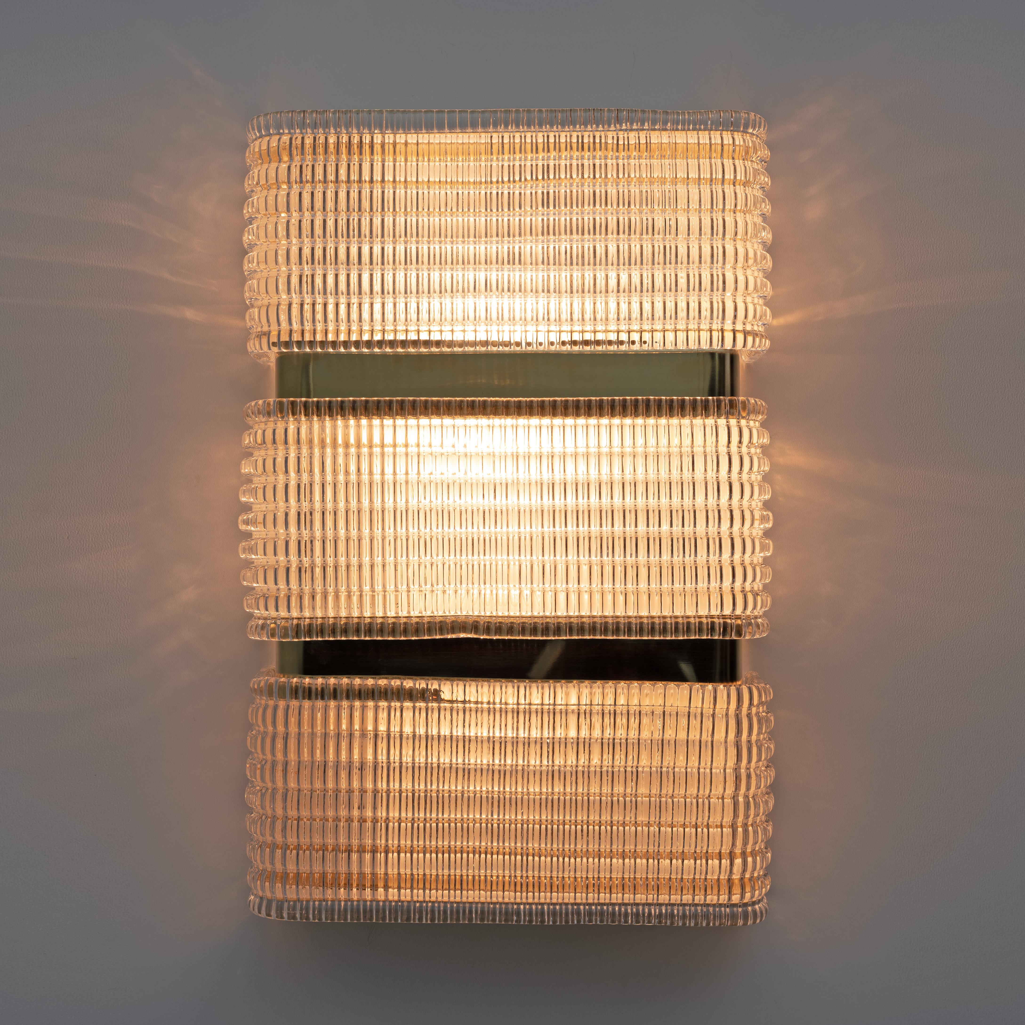 Pair of Modern Italian Murano Glass and Brass Sconces For Sale 2