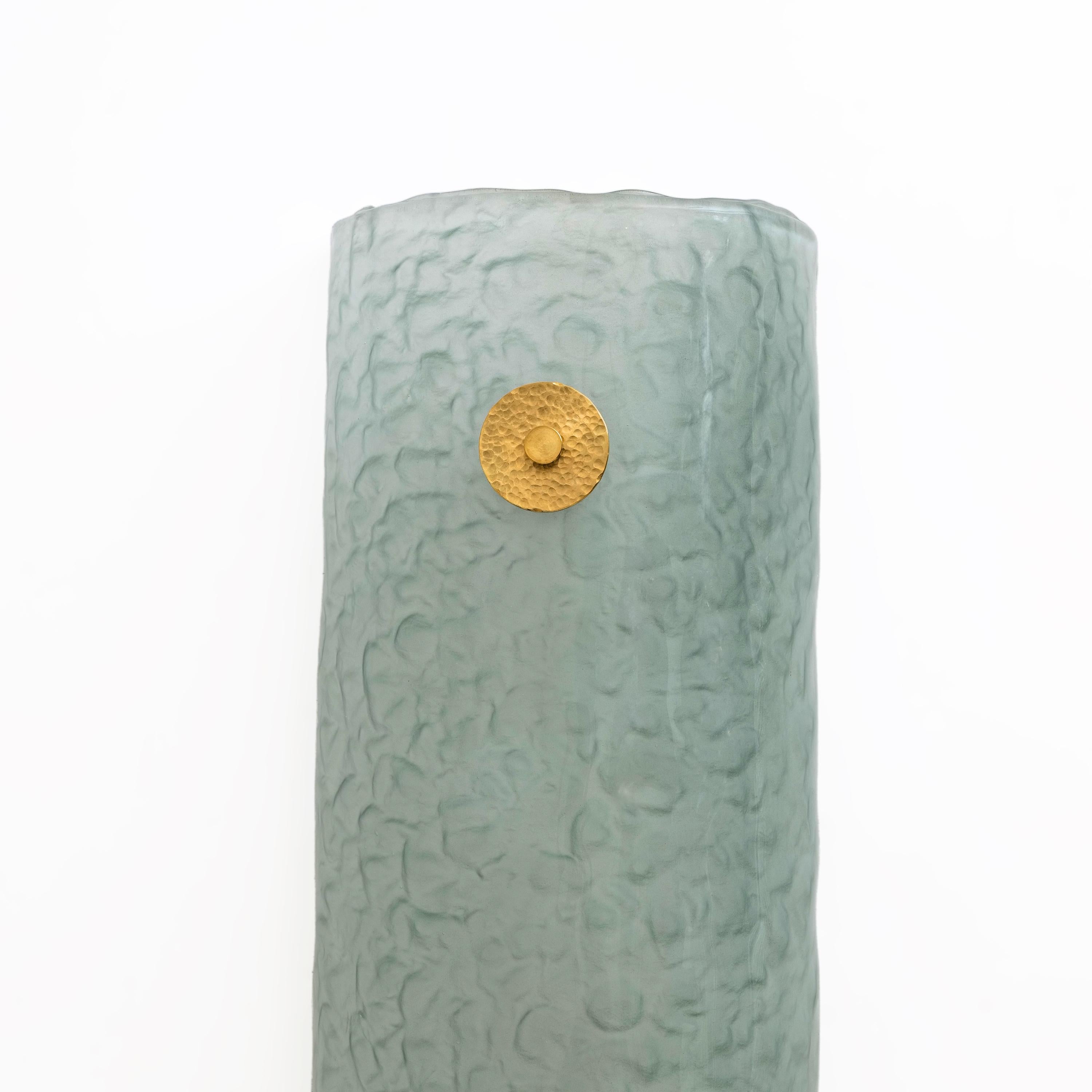 Pair of Modern Italian Murano Glass Green Water and Brass Wall Sconces In Excellent Condition For Sale In Puglia, Puglia
