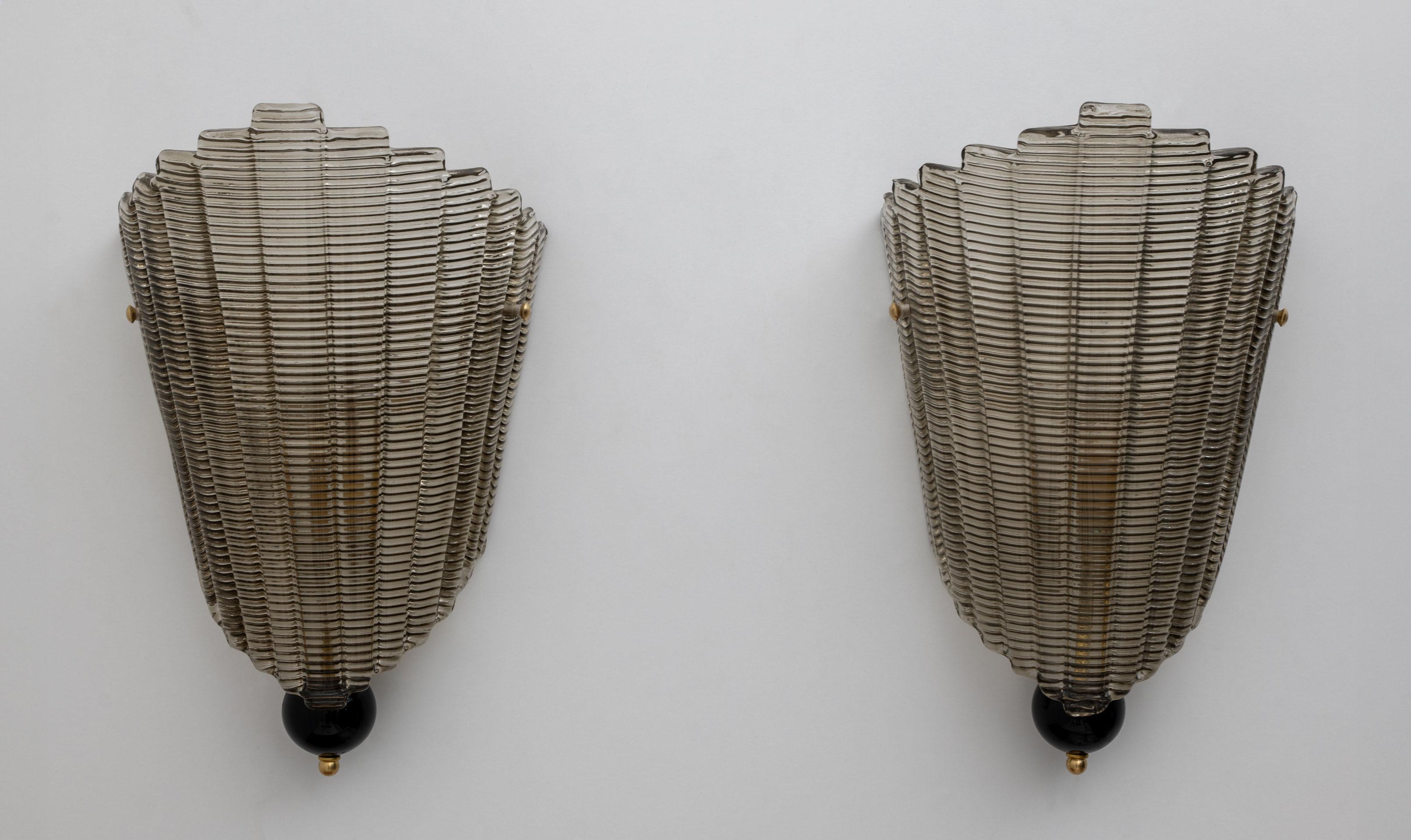 Pair of Modern Italian Murano Glass Textured Wall Sconces, 80s In Excellent Condition For Sale In Puglia, Puglia