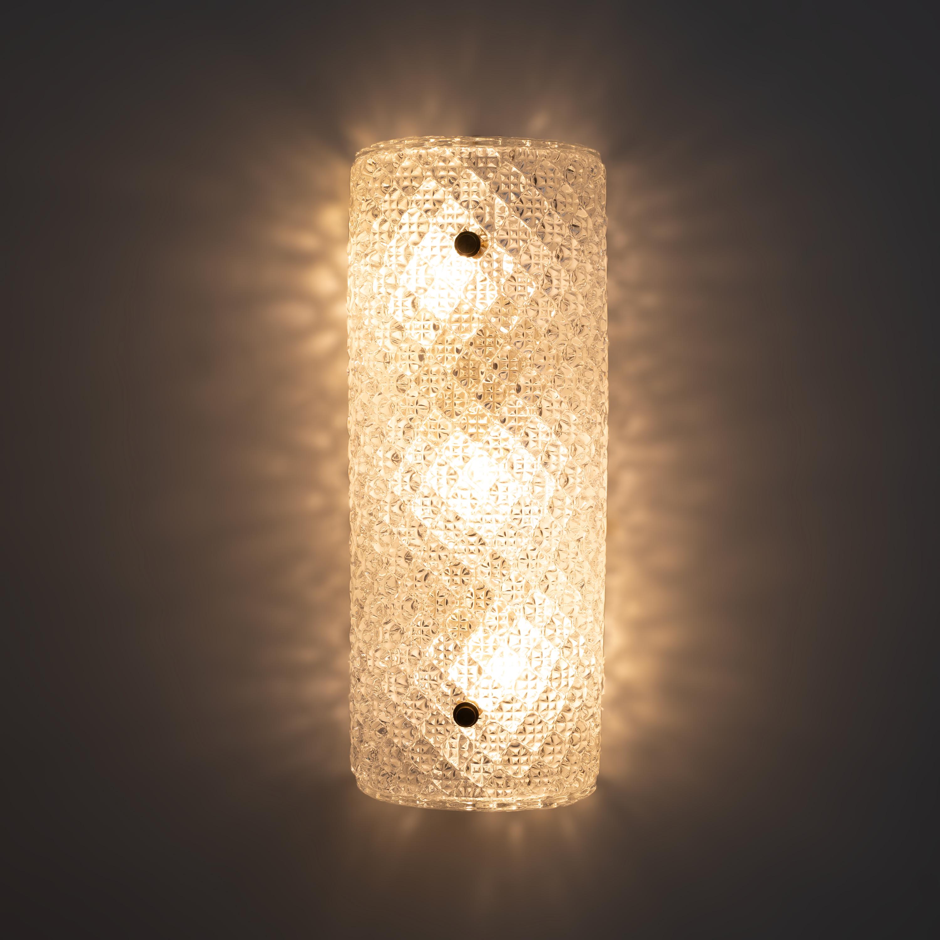 Mid-Century Modern Pair of Modern Italian Murano Glass Textured Wall Sconces For Sale