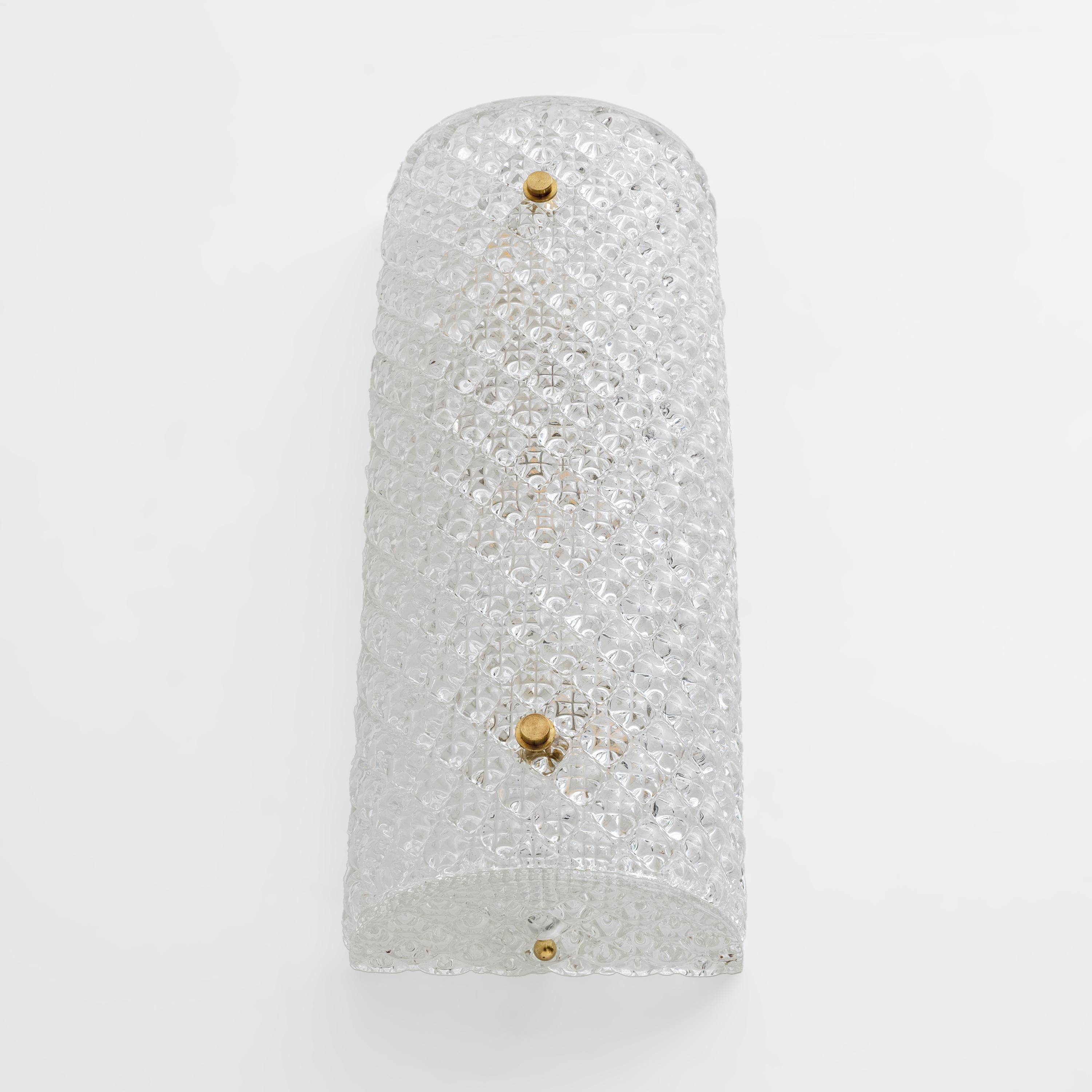 Pair of Modern Italian Murano Glass Textured Wall Sconces In Excellent Condition For Sale In Puglia, Puglia