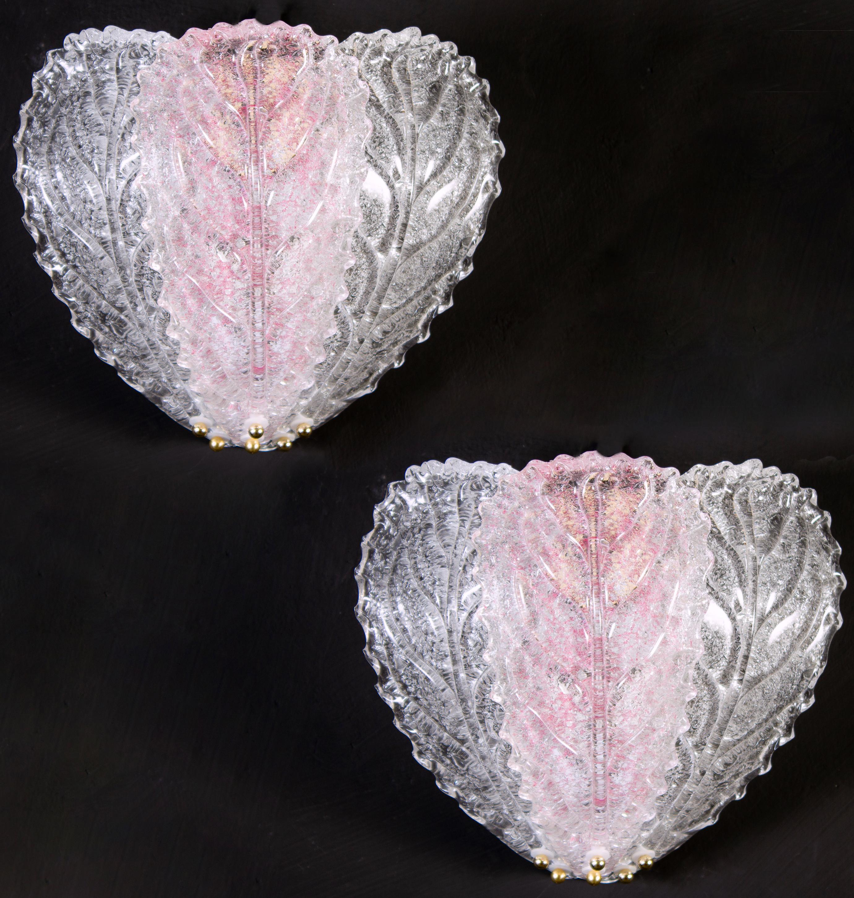 Pair of Modern Italian Pink and Clear Murano Glass Leave Wall Lights, 1970 In Excellent Condition For Sale In Rome, IT