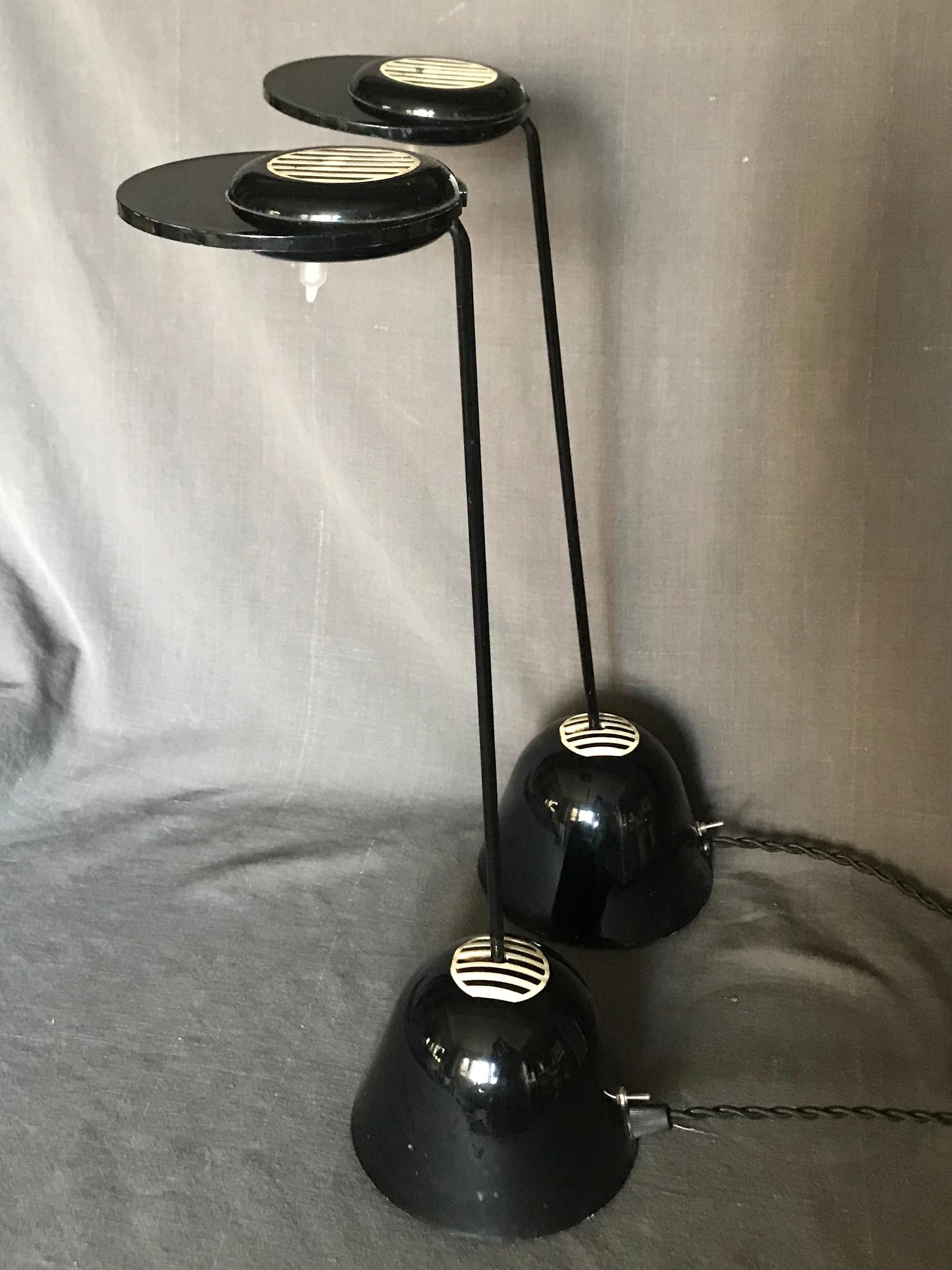 Pair of Modern Black and White Italian  Lamps In Good Condition In New York, NY