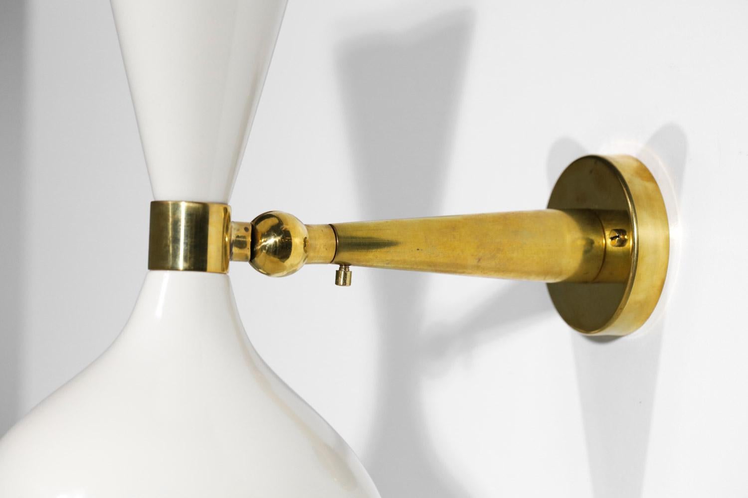 XXIe siècle et contemporain Paire d'appliques italiennes modernes style Stilnovo beige incurvées 