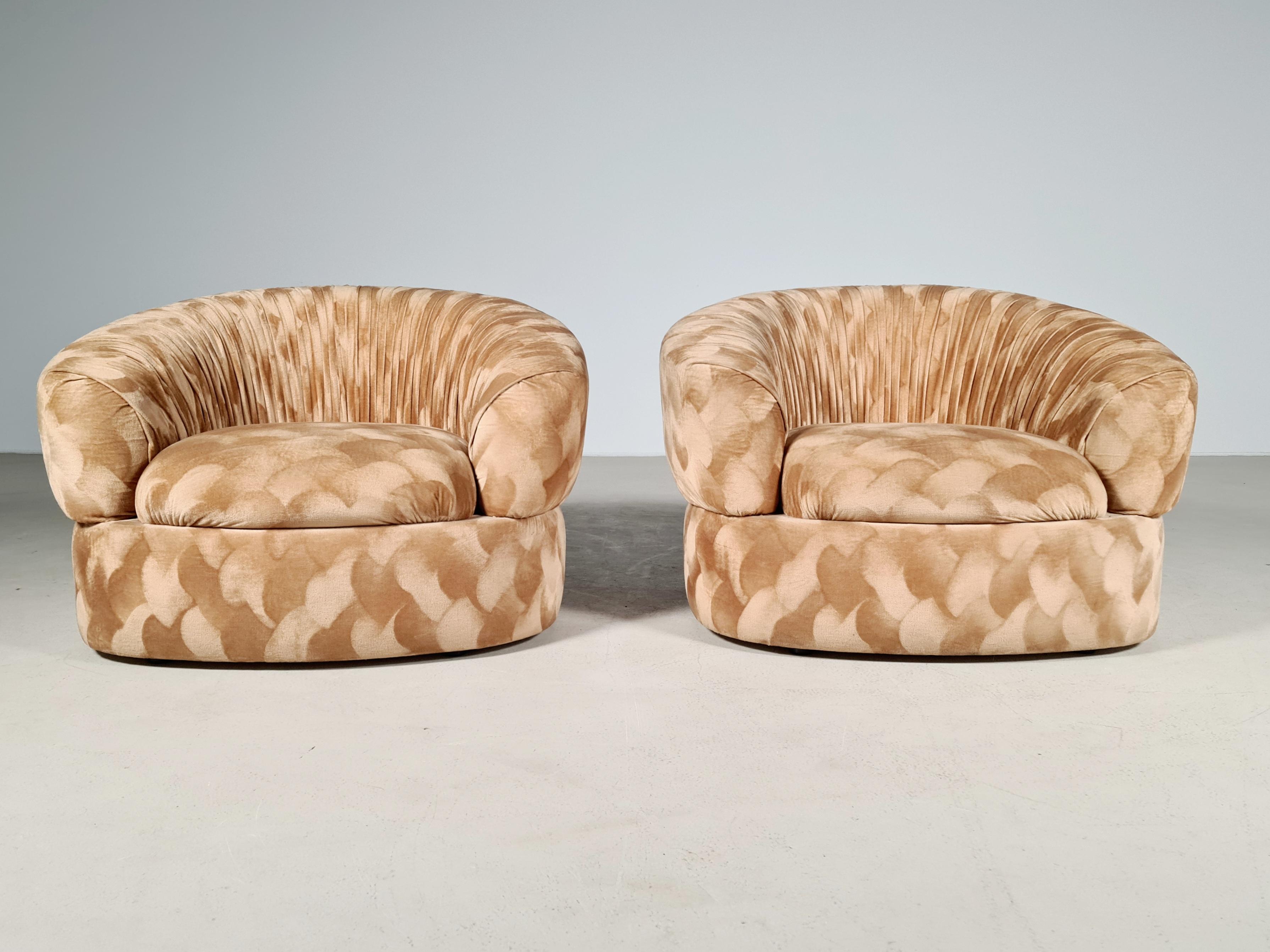 Amazing pair of velvet club chairs, Italy, the 1960s. The original upholstery is high quality and in very good condition. They show small traces of use. No stains. Only some discoloration.