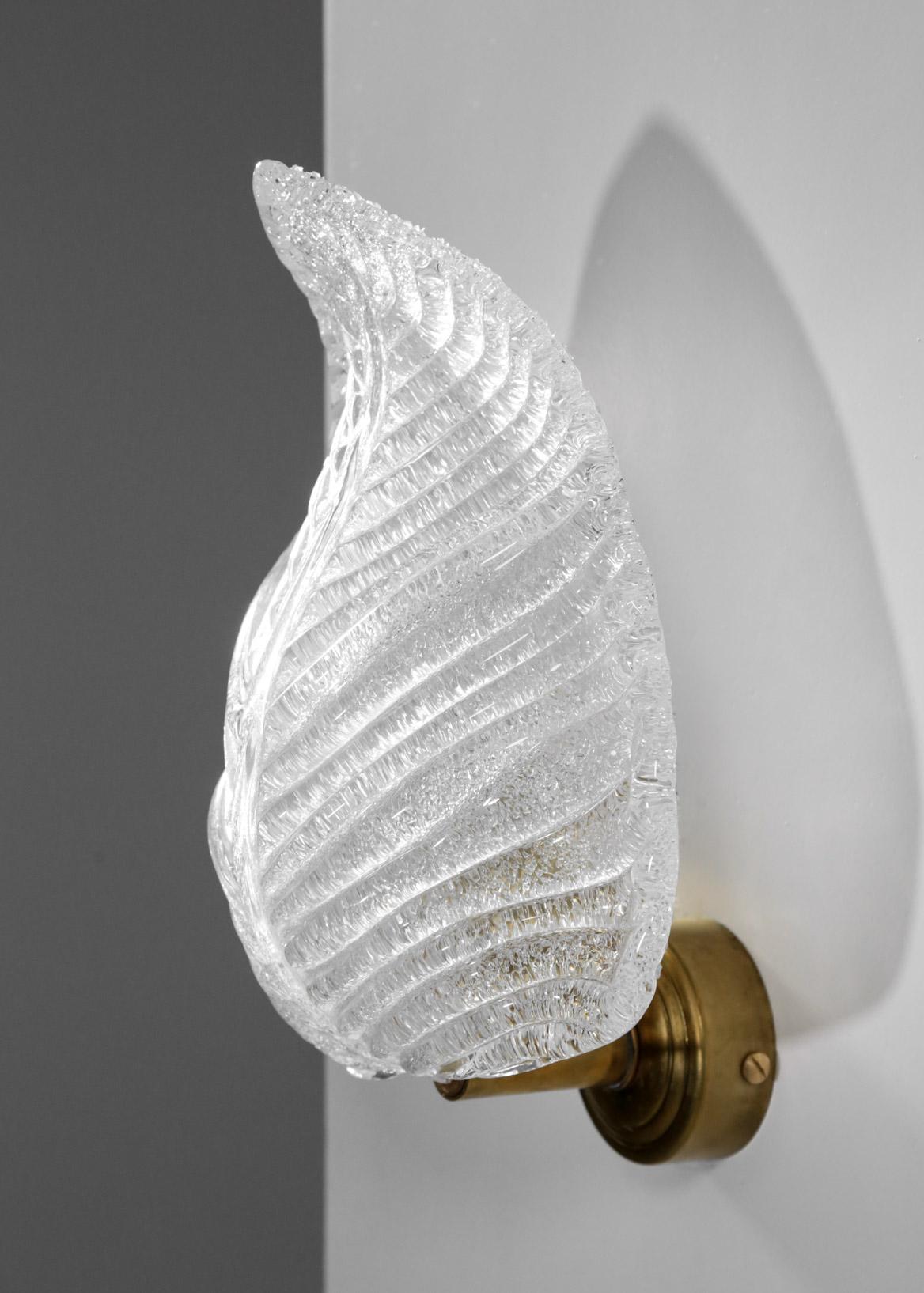 Nice modern Italian sconces in the style of Barovier & Toso
Structure in brass with Murano leaf glass.
 