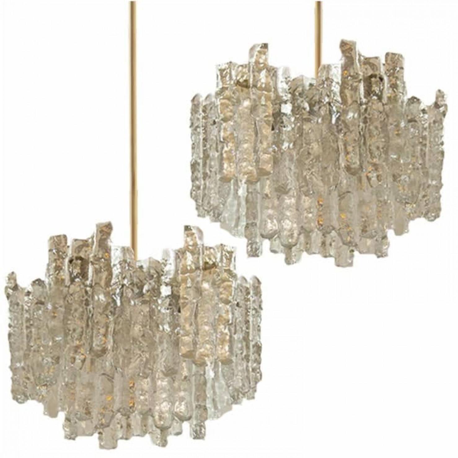 Pair of Modern Kalmar Brass Two-Tiered Ice Glass Pendant Chandeliers, 1970s im Angebot 4