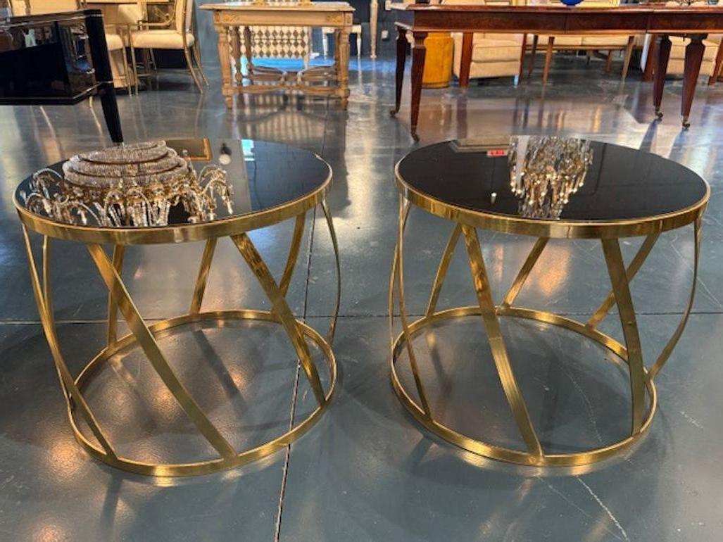 Coppia di tavolini moderni in vetro e ottone Karl Springer Design In condizioni buone in vendita a Dallas, TX