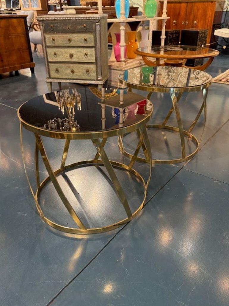 XXI secolo e contemporaneo Coppia di tavolini moderni in vetro e ottone Karl Springer Design in vendita