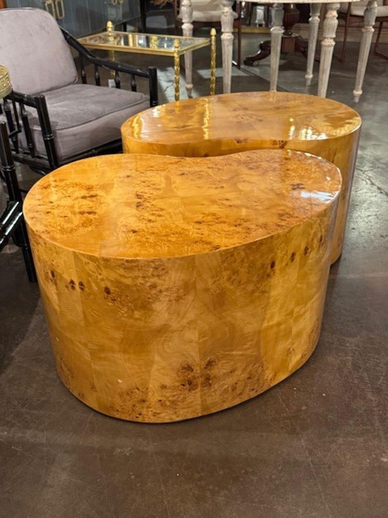 Italiano Pair of Modern Kidney Shaped Burlwood Milo Baughman Style Tables in vendita