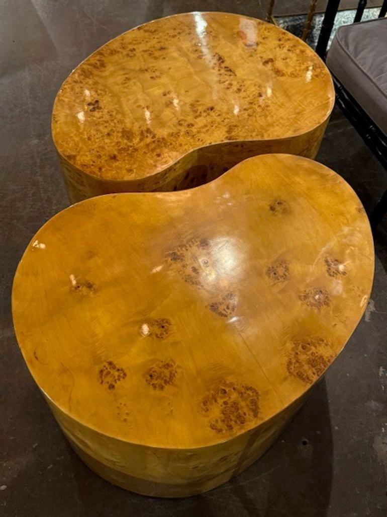 Pair of Modern Kidney Shaped Burlwood Milo Baughman Style Tables In condizioni buone in vendita a Dallas, TX