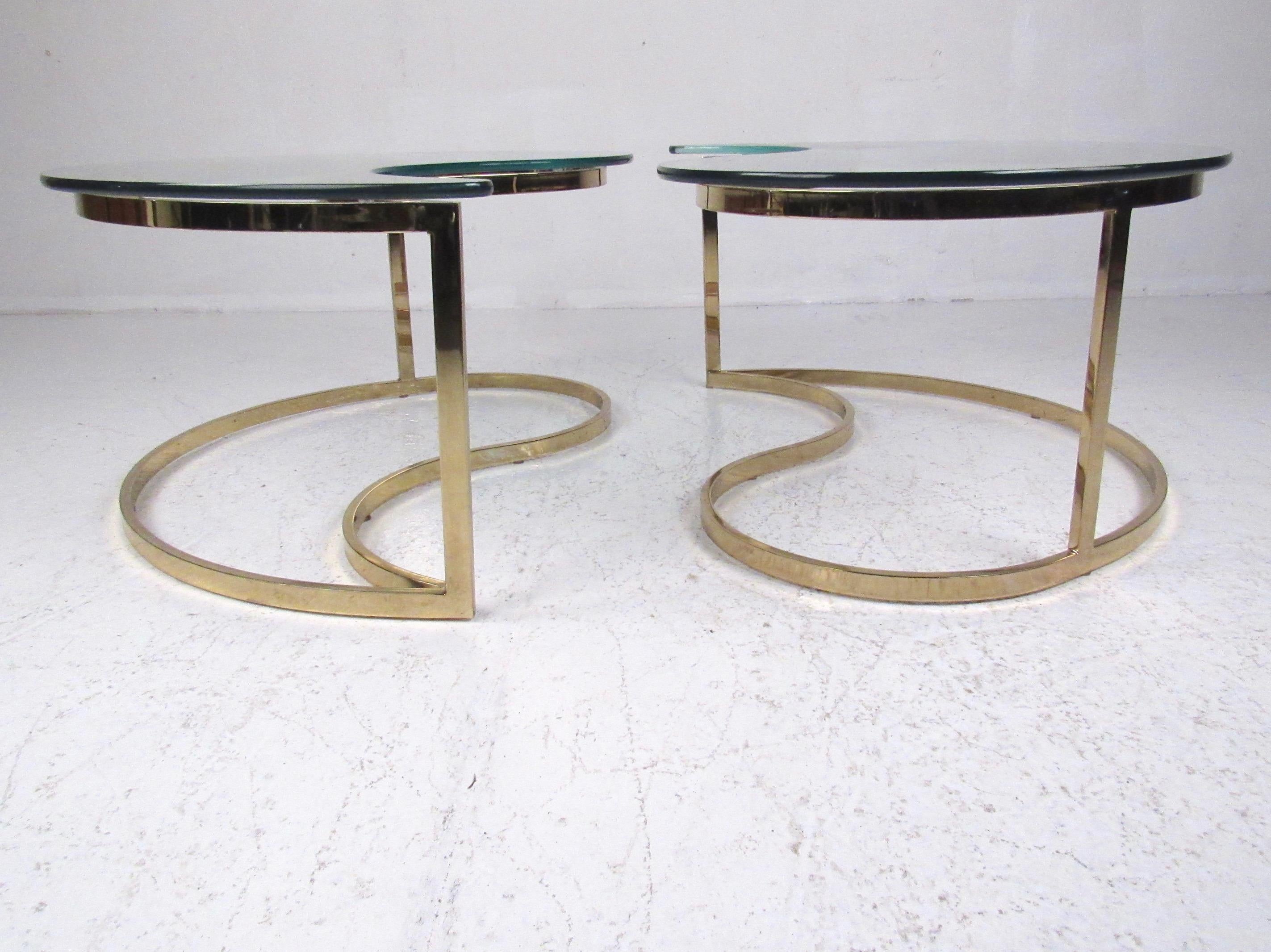 Pair of Modern Kidney Shaped End Tables In Good Condition In Brooklyn, NY