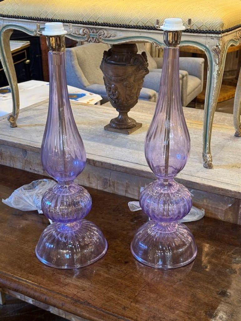 Paar moderne Lavendel-Murano-Glaslampen (21. Jahrhundert und zeitgenössisch) im Angebot