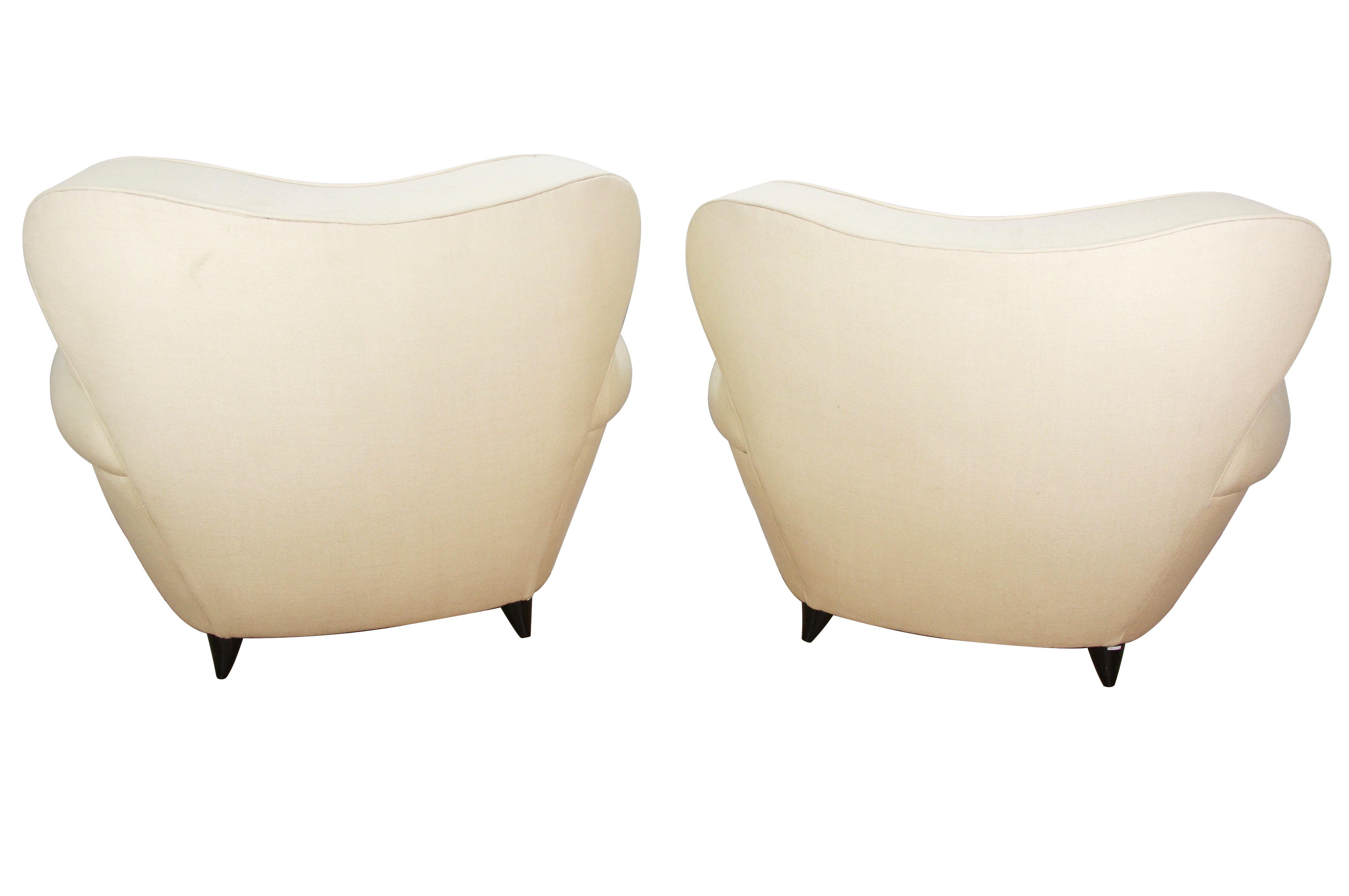 Pair MCM Lounge Chairs by Guglielmo Ulrich, Italian, White Silk/Linen Lelievre  In Good Condition In Banner Elk, NC