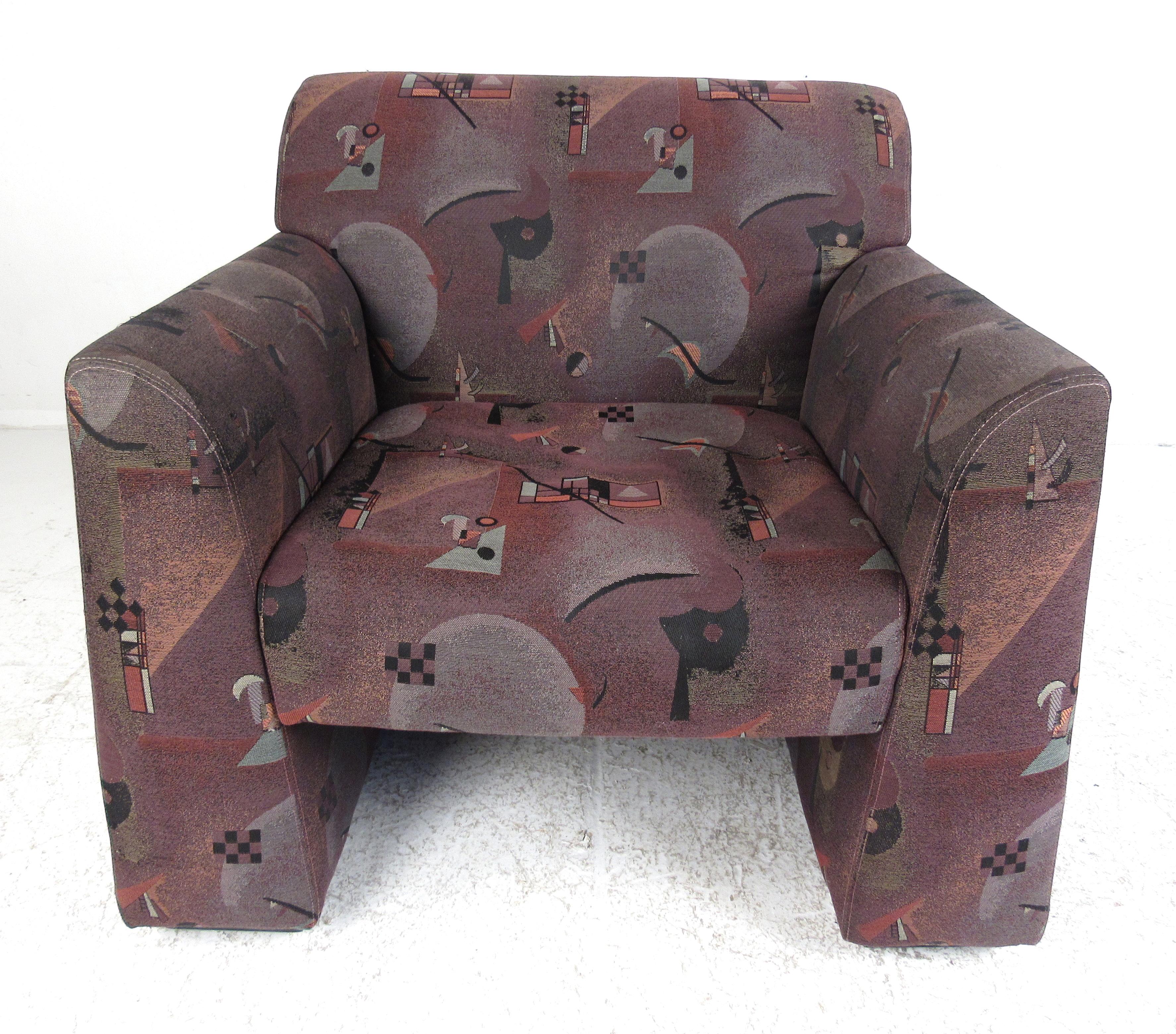Pareja de sillas de salón modernas de Haworth Wood Seating Moderno en venta
