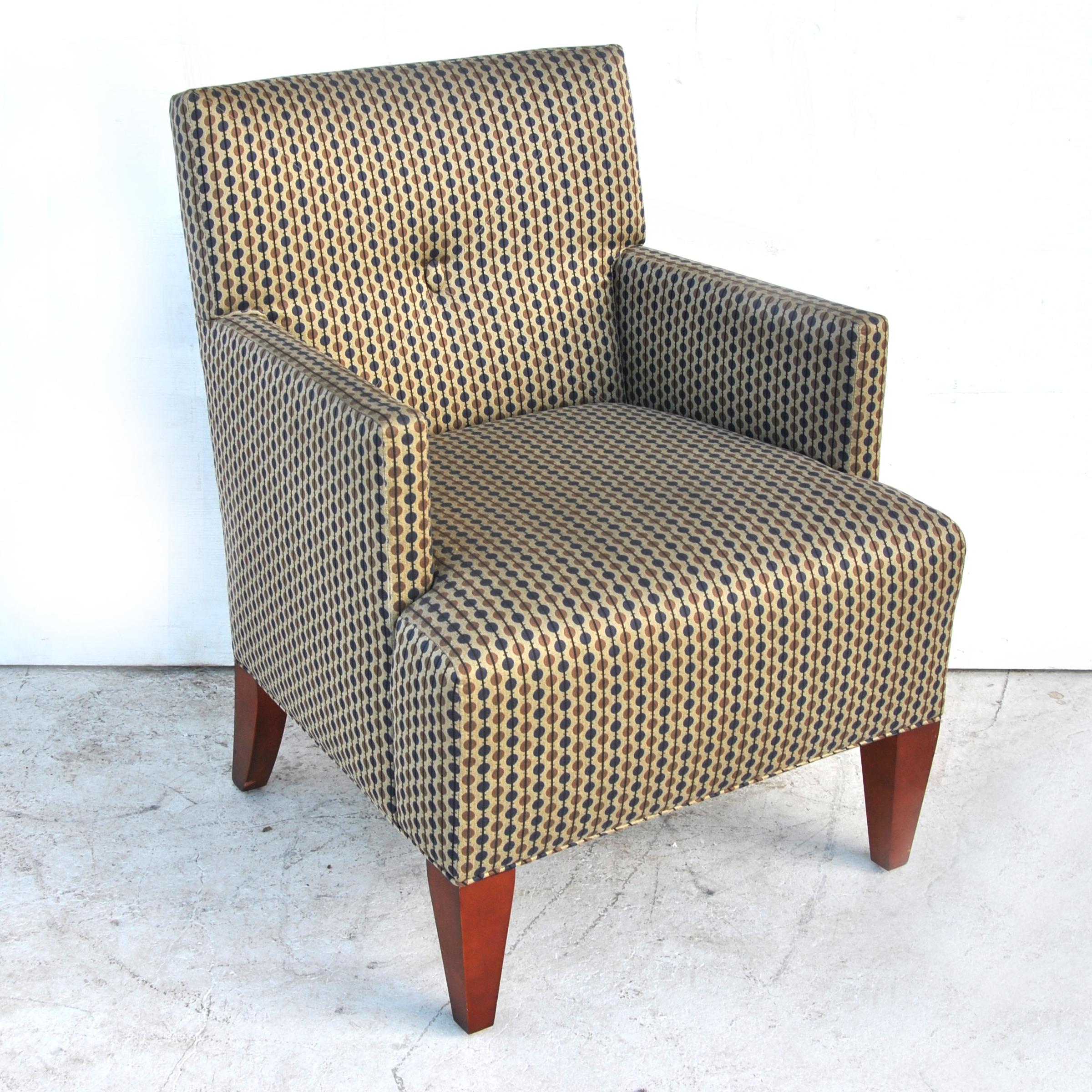 Hickory

Pair of modern lounge chairs by Hickory Furniture

Pair of contemporary lounge chairs in a Mid-Century Modern design.
Features a patterned upholstery and tapered legs.