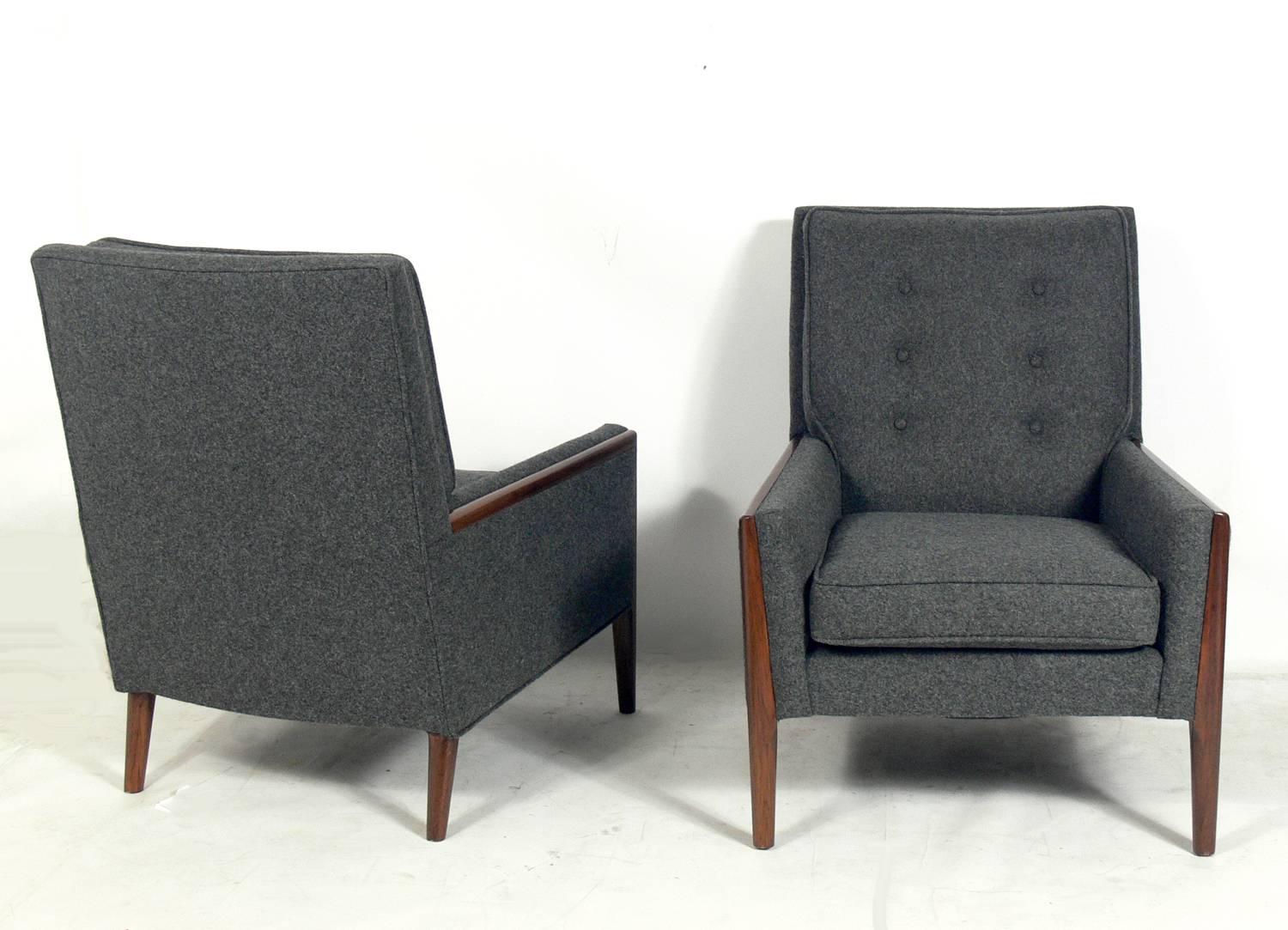 Mid-Century Modern Paire de fauteuils de salon modernes dans le style de T.H. Robsjohn-Gibbings en vente