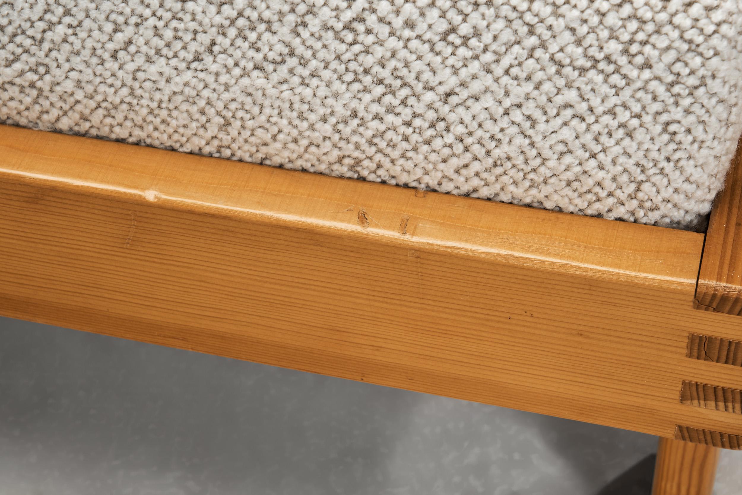 Paire de chaises longues modernes avec tapisserie en bouclé, Europe, milieu du 20e siècle en vente 7