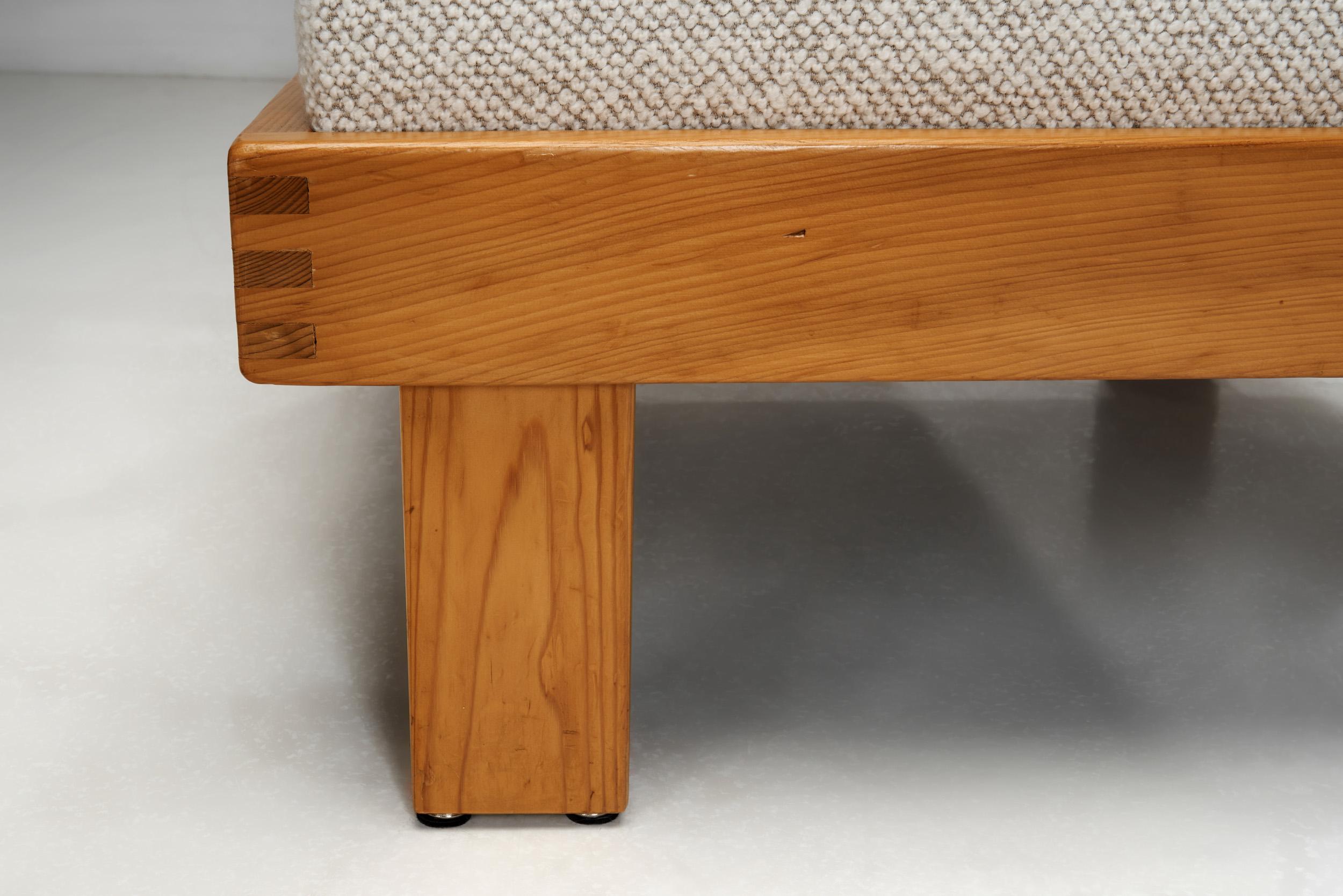 Paire de chaises longues modernes avec tapisserie en bouclé, Europe, milieu du 20e siècle en vente 11