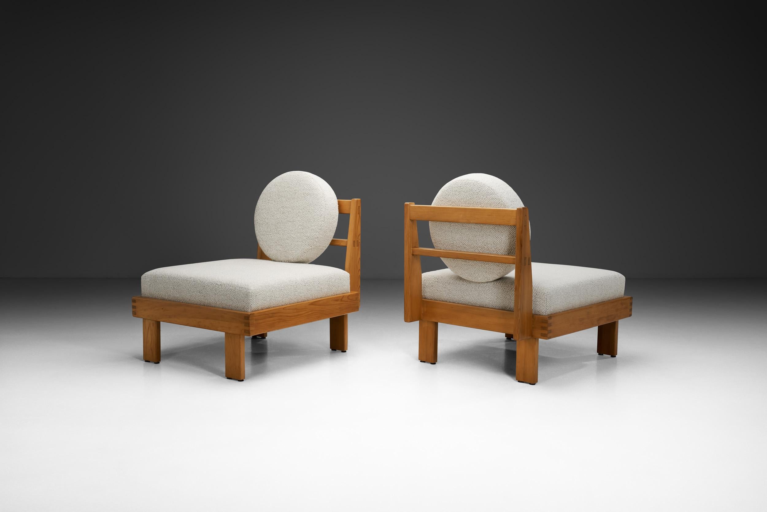 Au milieu du XXe siècle, les designers européens se sont attachés à repenser le confort domestique et ont exploré comment de nouvelles idées de formes et de proportions pouvaient transformer l'expérience de la position assise et de la vie.