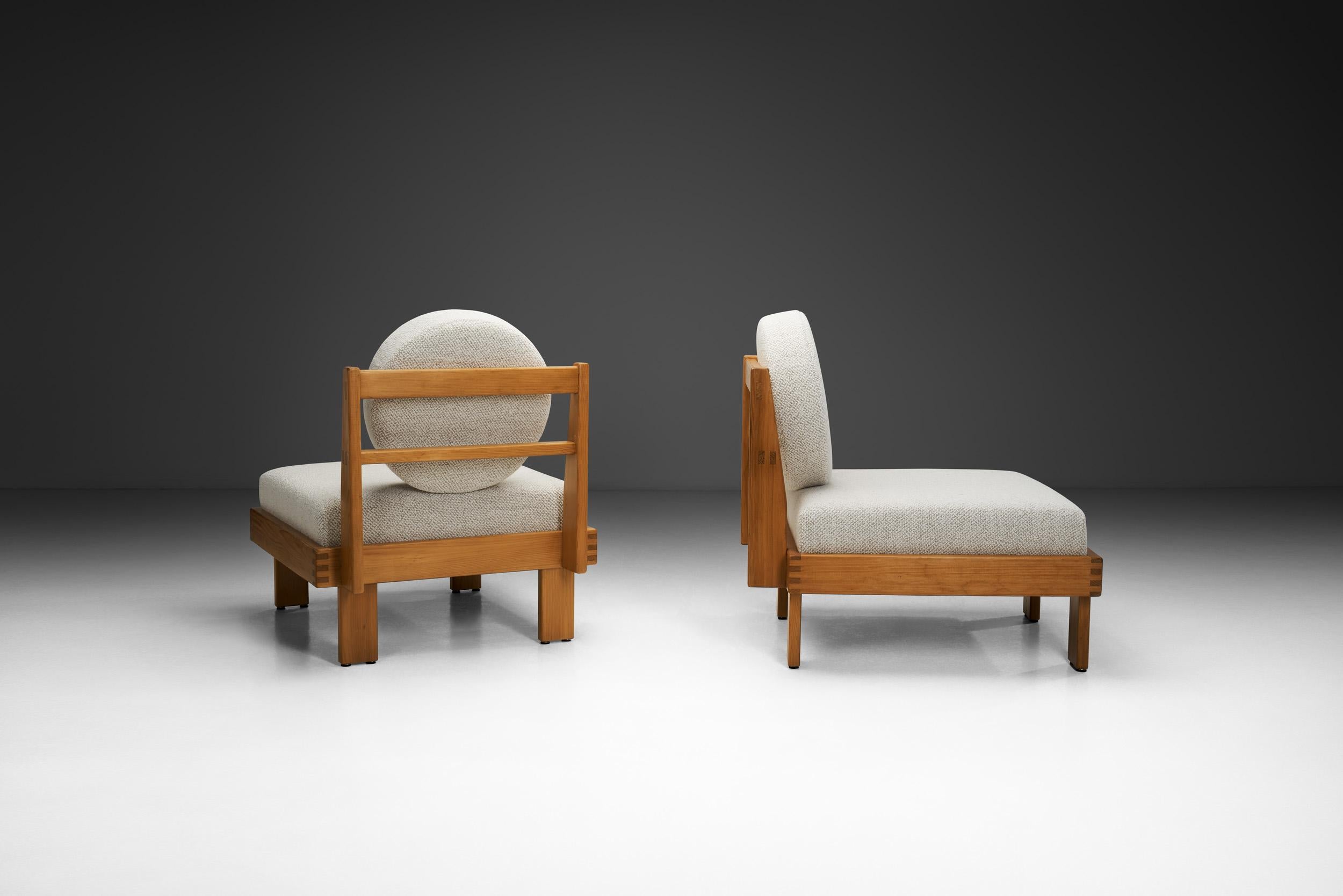 Européen Paire de chaises longues modernes avec tapisserie en bouclé, Europe, milieu du 20e siècle en vente