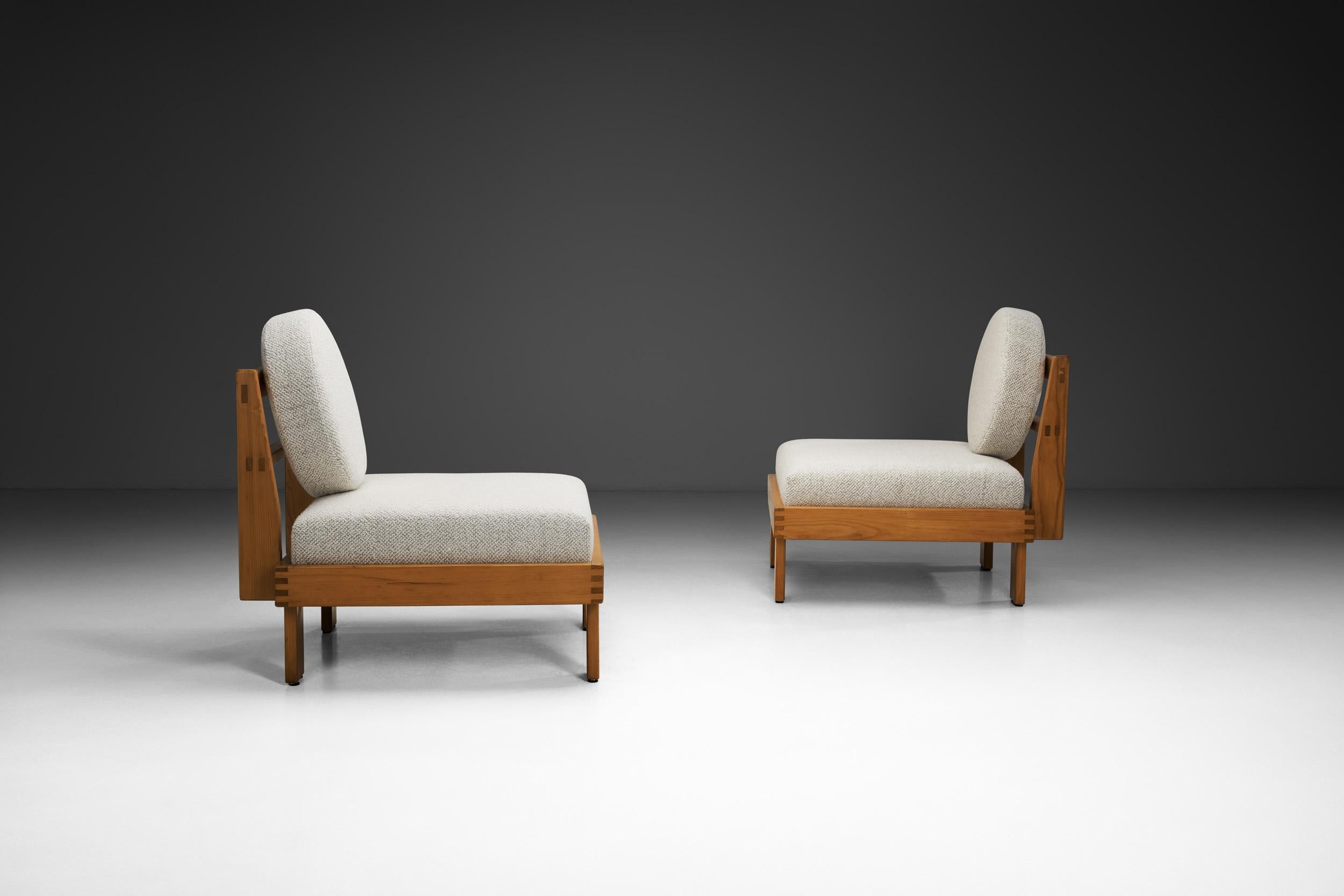 Paire de chaises longues modernes avec tapisserie en bouclé, Europe, milieu du 20e siècle Bon état - En vente à Utrecht, NL