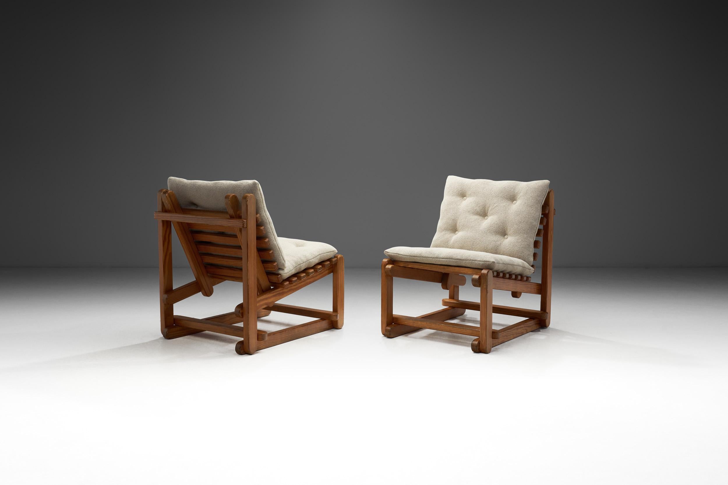 Diese Loungesessel sind eine beeindruckende Verkörperung der Designbewegung, die Mitte des 20. Jahrhunderts die Inneneinrichtung revolutionierte. Die Moderne der Jahrhundertmitte zelebrierte klare Linien, Schlichtheit und die authentische Verwendung