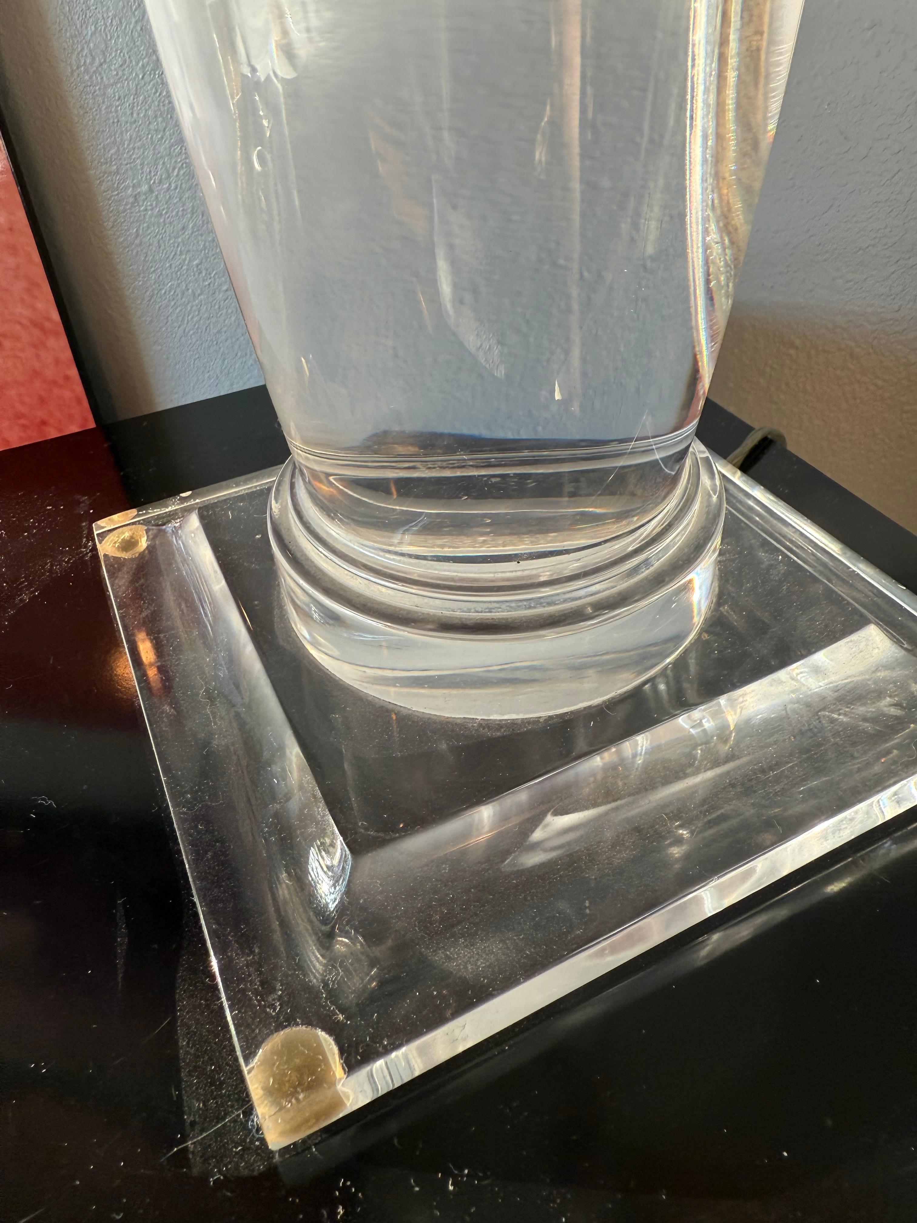 Pareja de Lámparas de Mesa Modernas de Lucite al estilo de Karl Springer Moderno de mediados de siglo en venta