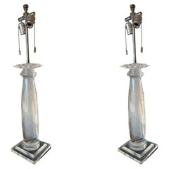 Paire de lampes de table modernes en lucite dans le style de Karl Springer
