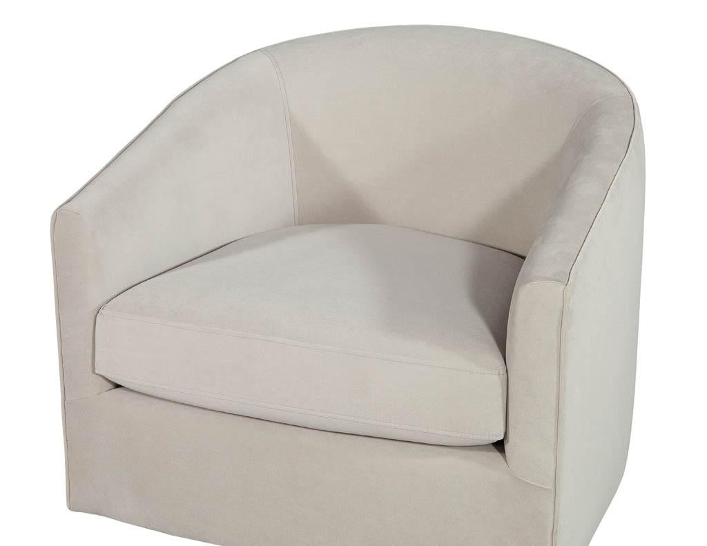 Late 20th Century Pair of Modern Midcentury Style Swivel Livingroom Chairs